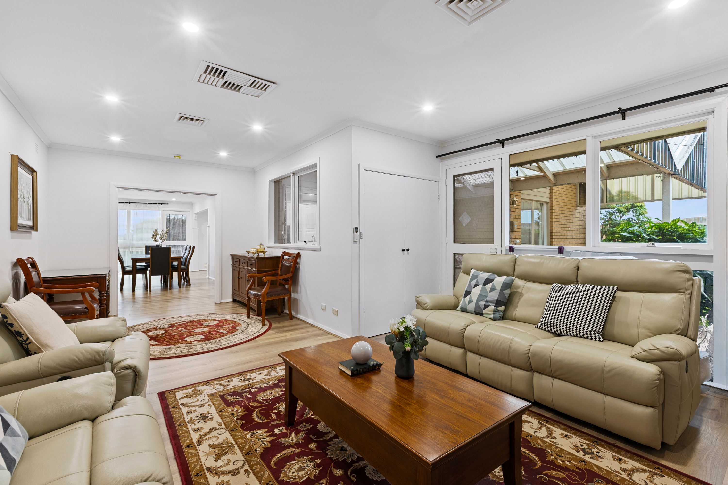 98 Hinkler Road East — photo 4 of 12