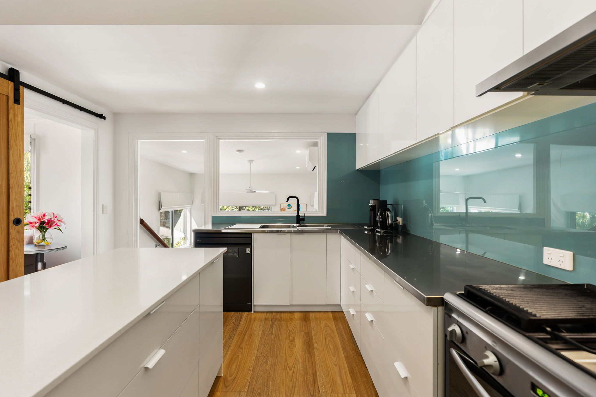 28 Vincent Street — photo 12 of 25