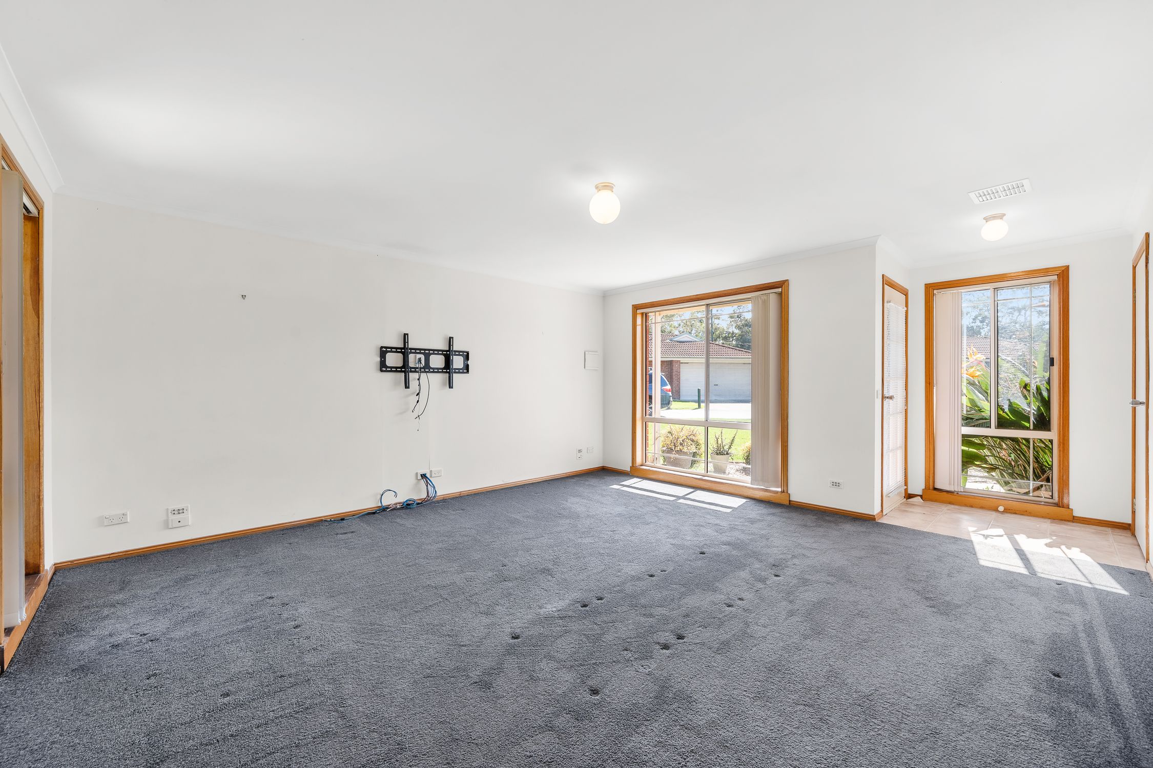 7 Lauren Square — photo 3 of 10