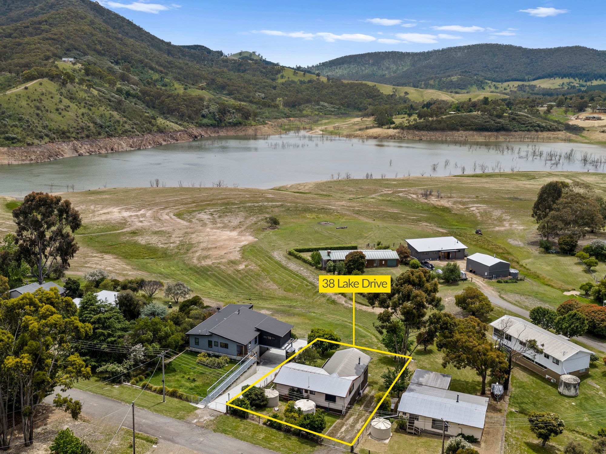 38 Lake Drive, Howqua Inlet, VIC 3723