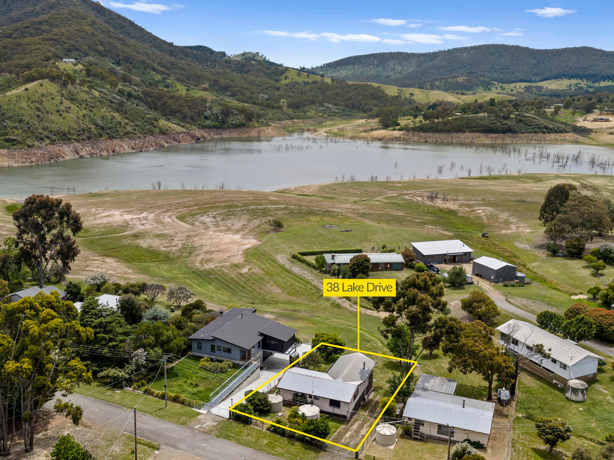 38 Lake Drive, Howqua Inlet, VIC 3723