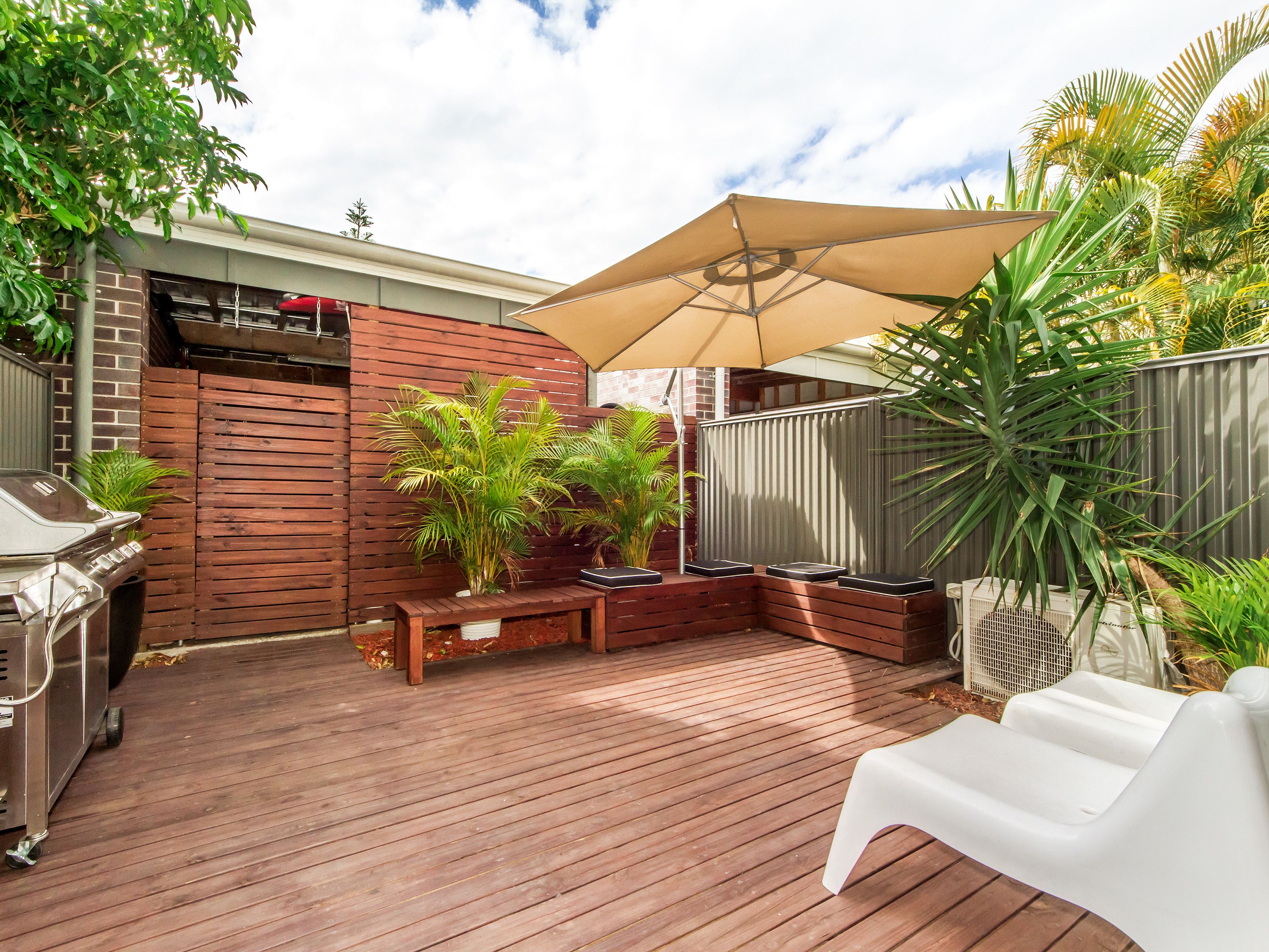 18 Lakefront Crescent, Varsity Lakes, QLD 4227
