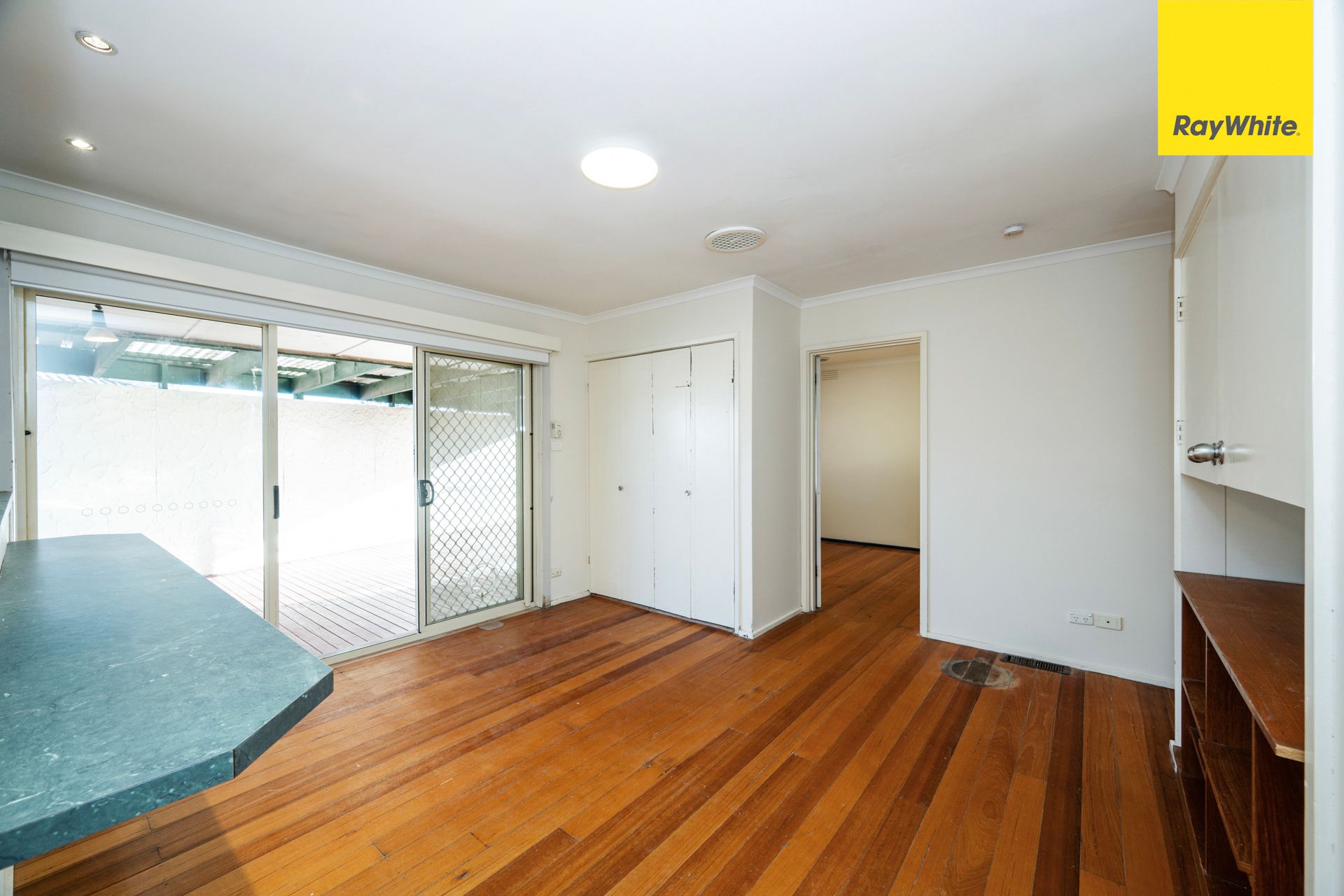 10 Quail Crescent — photo 7 of 20