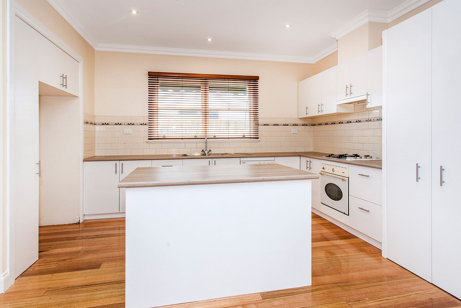 32 Dallas Avenue, Hughesdale, VIC 3166