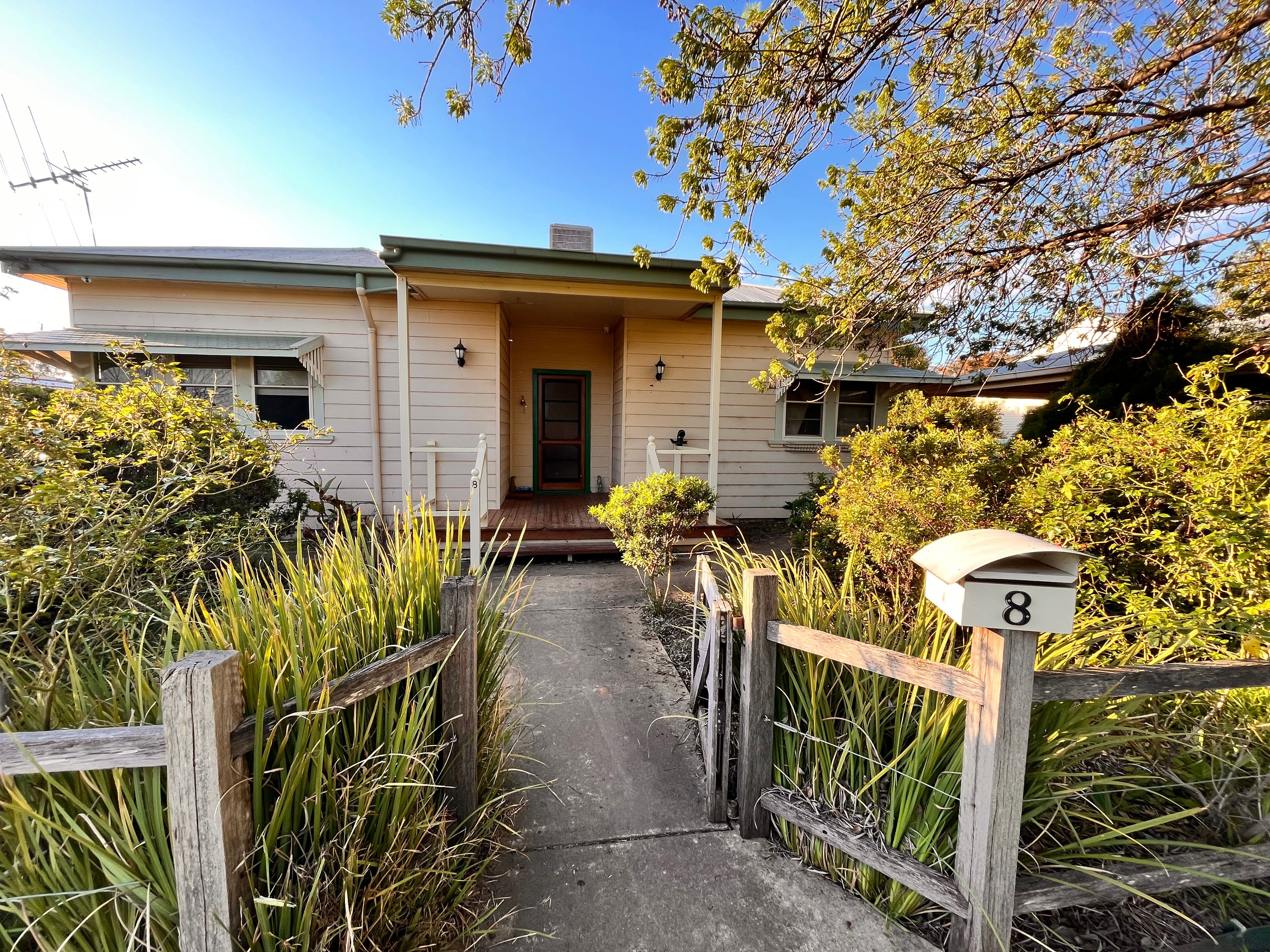 8 Oxford Street, Forbes NSW 2871