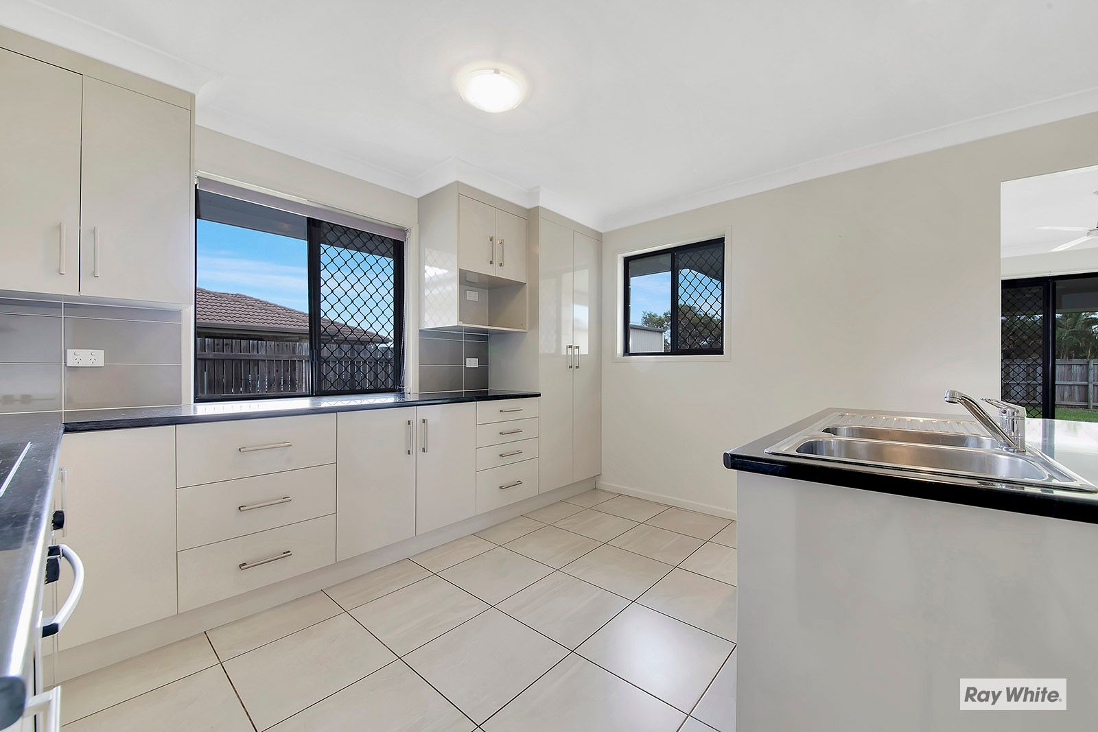 14 Riviera Way, Mulambin, QLD 4703