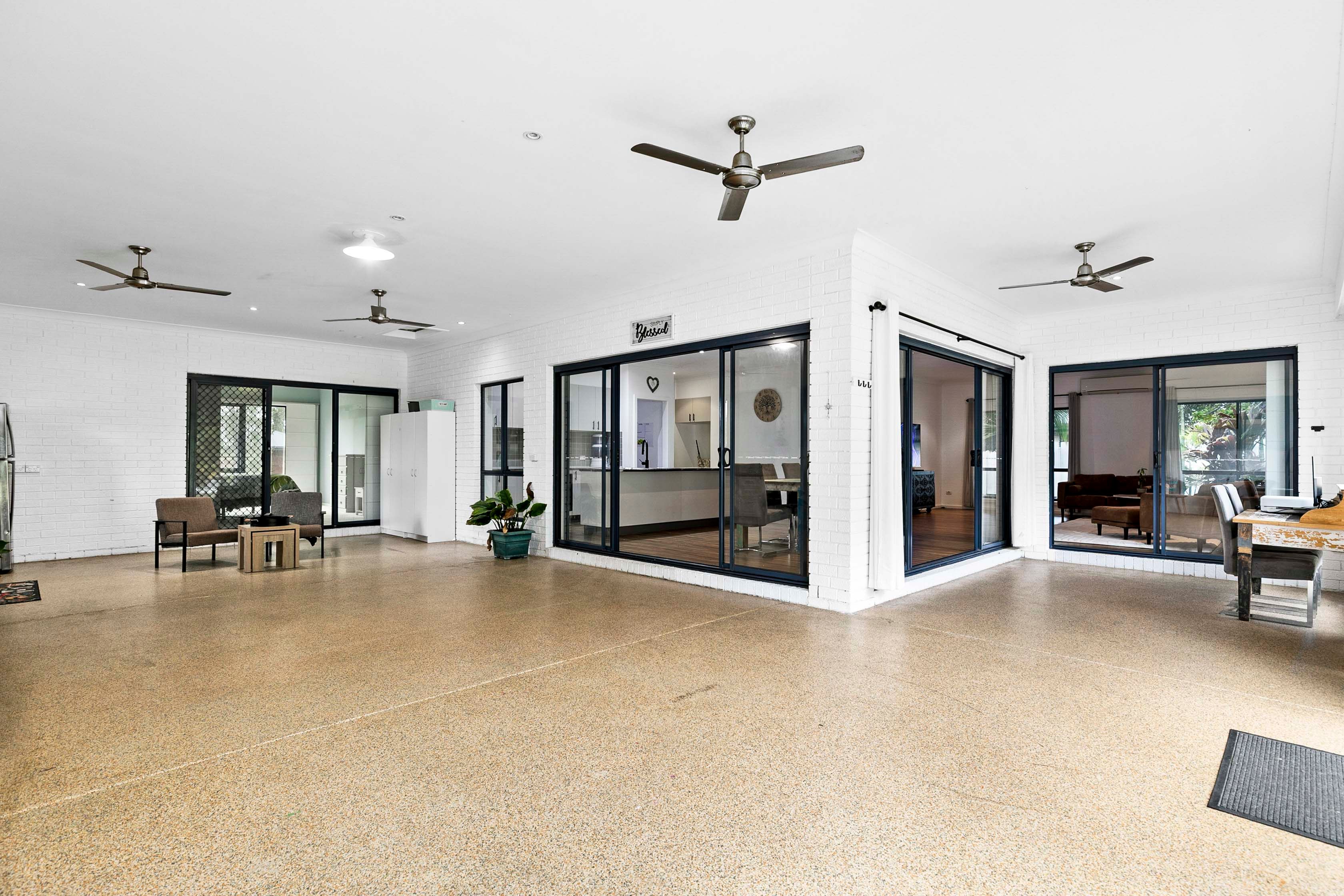 15 Amstal Avenue — photo 15 of 28
