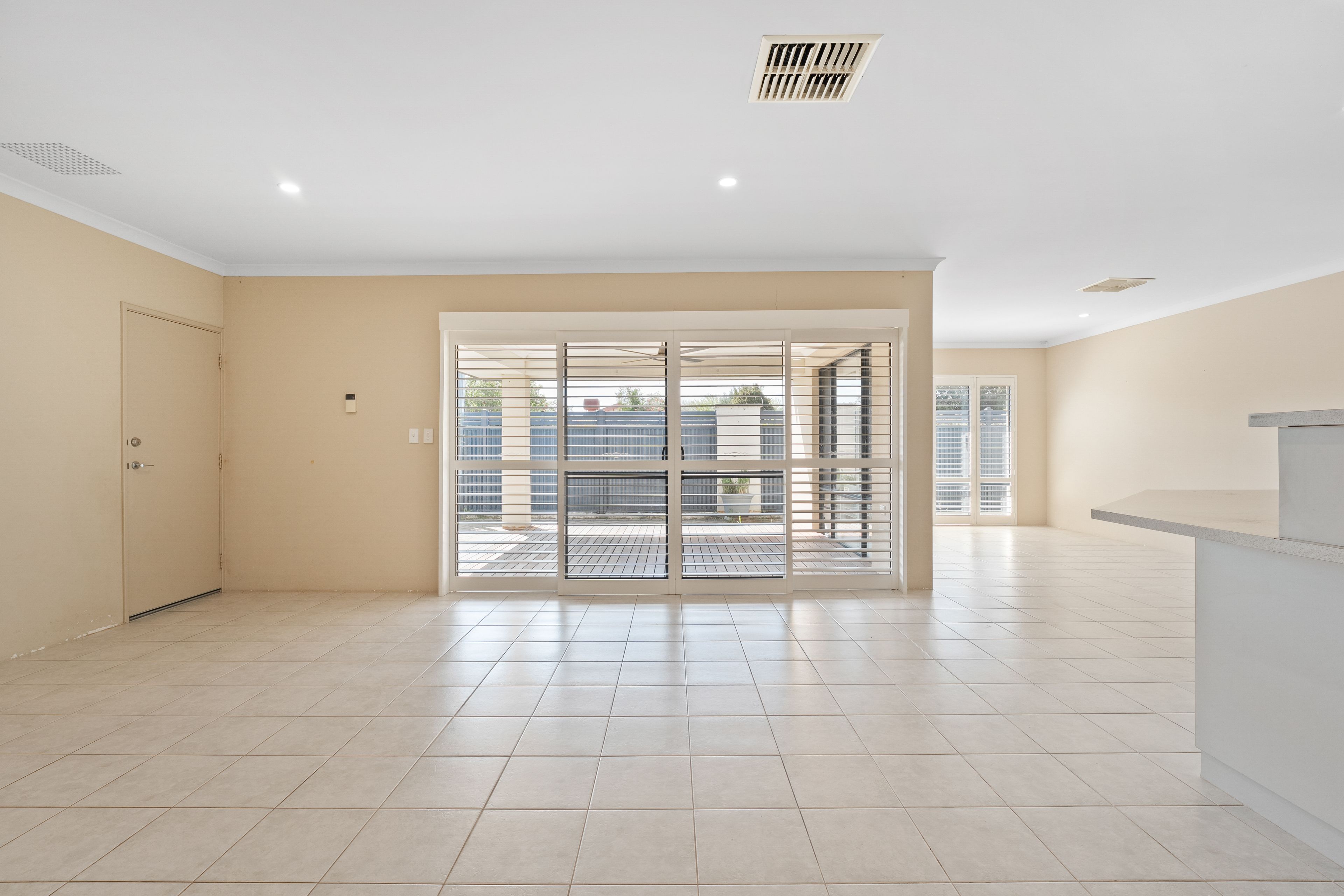 11 Linott Close — photo 3 of 30