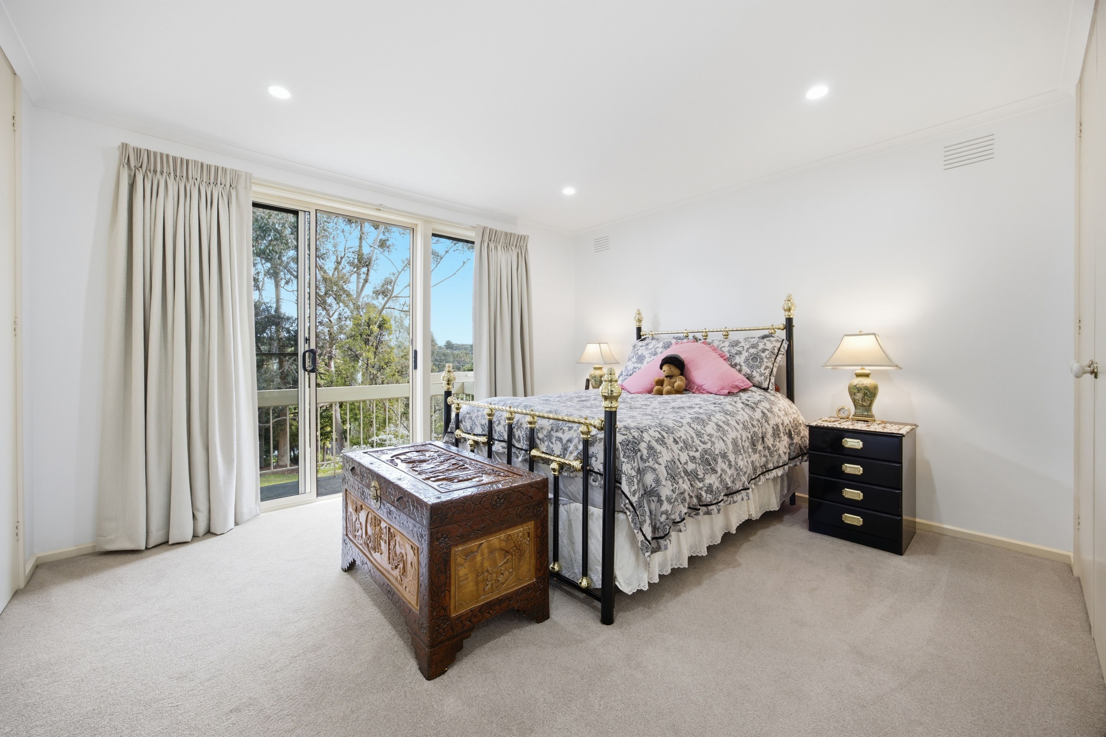 2 Nicholas Court — photo 9 of 17