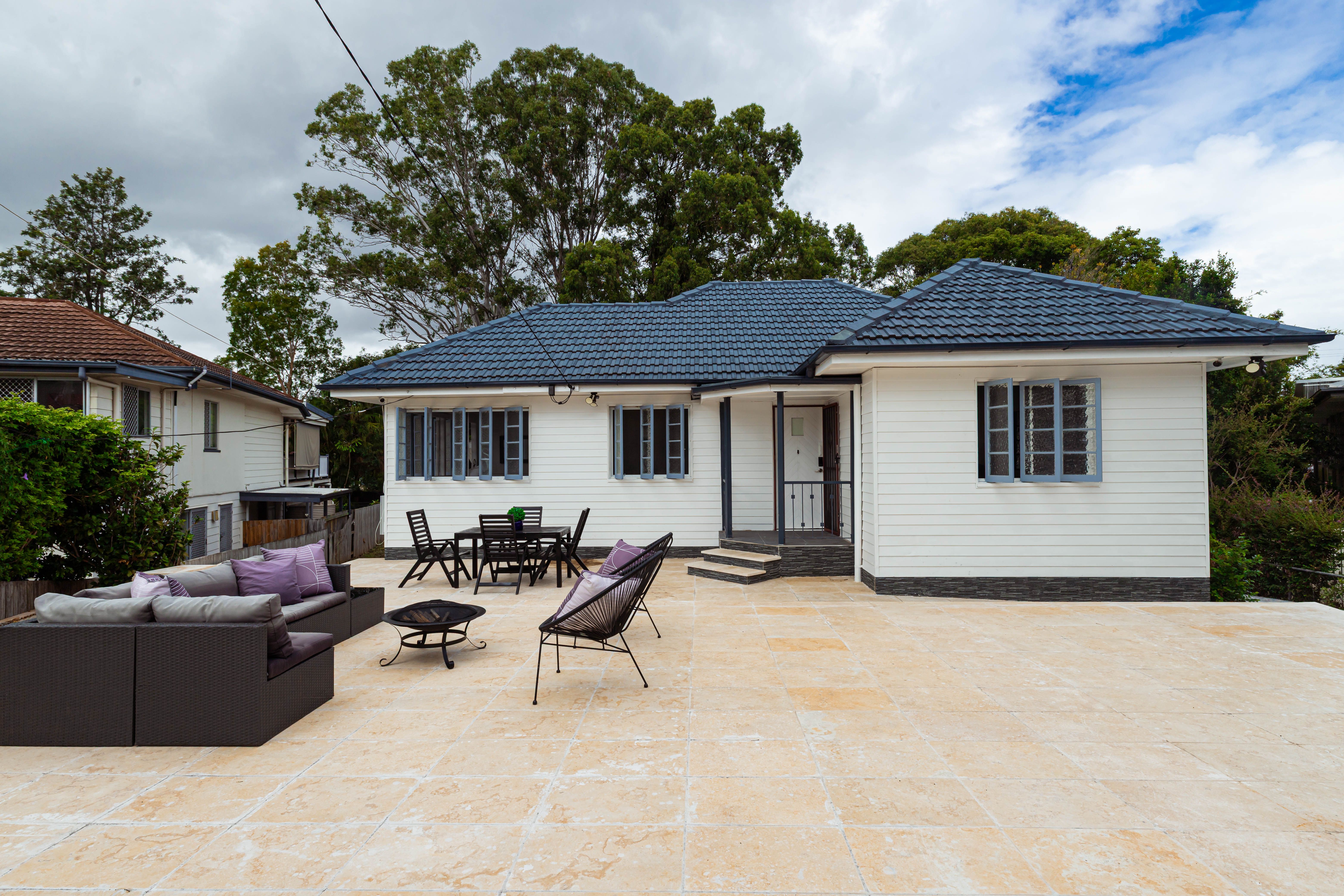 11 Gibson Crescent, Holland Park QLD 4121