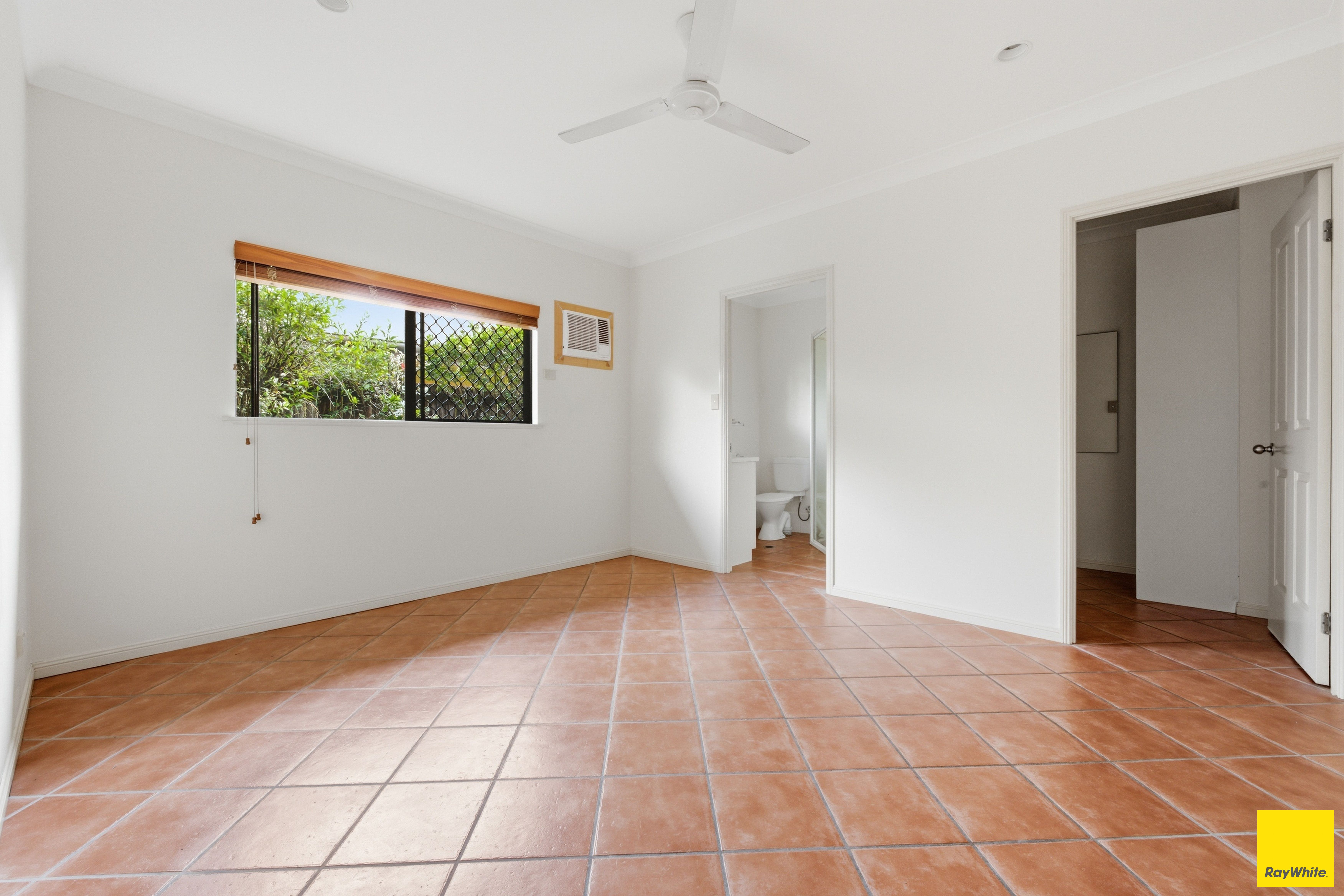 1 Kurrimine Close — photo 10 of 21