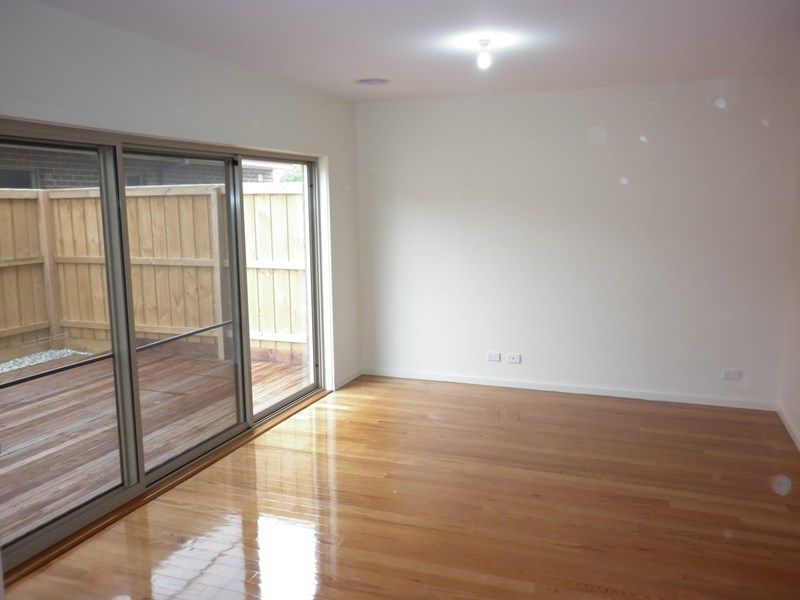 24 Woodlands Avenue, Pascoe Vale South, VIC 3044