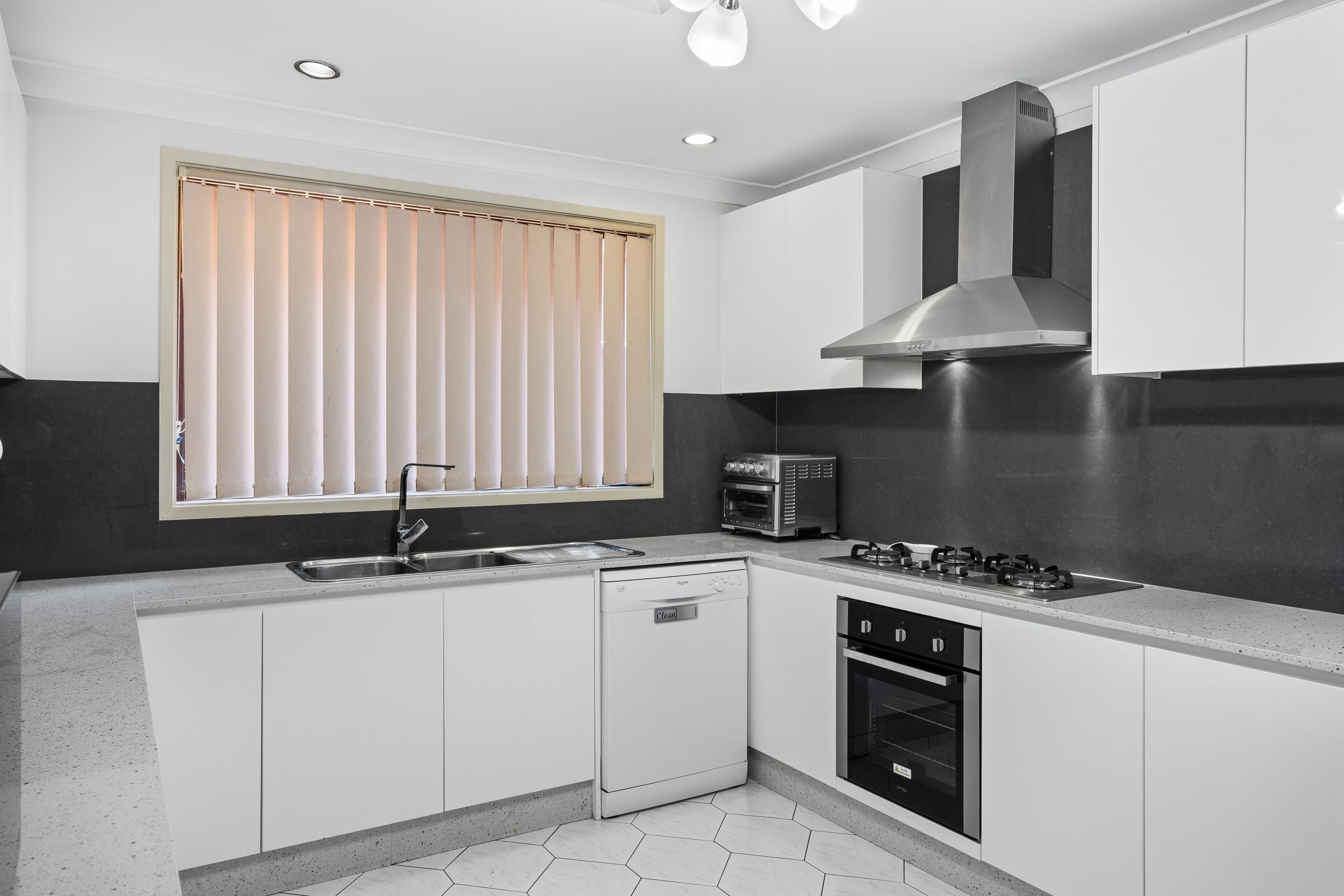 10 Oakland Parade, Werrington Downs, NSW