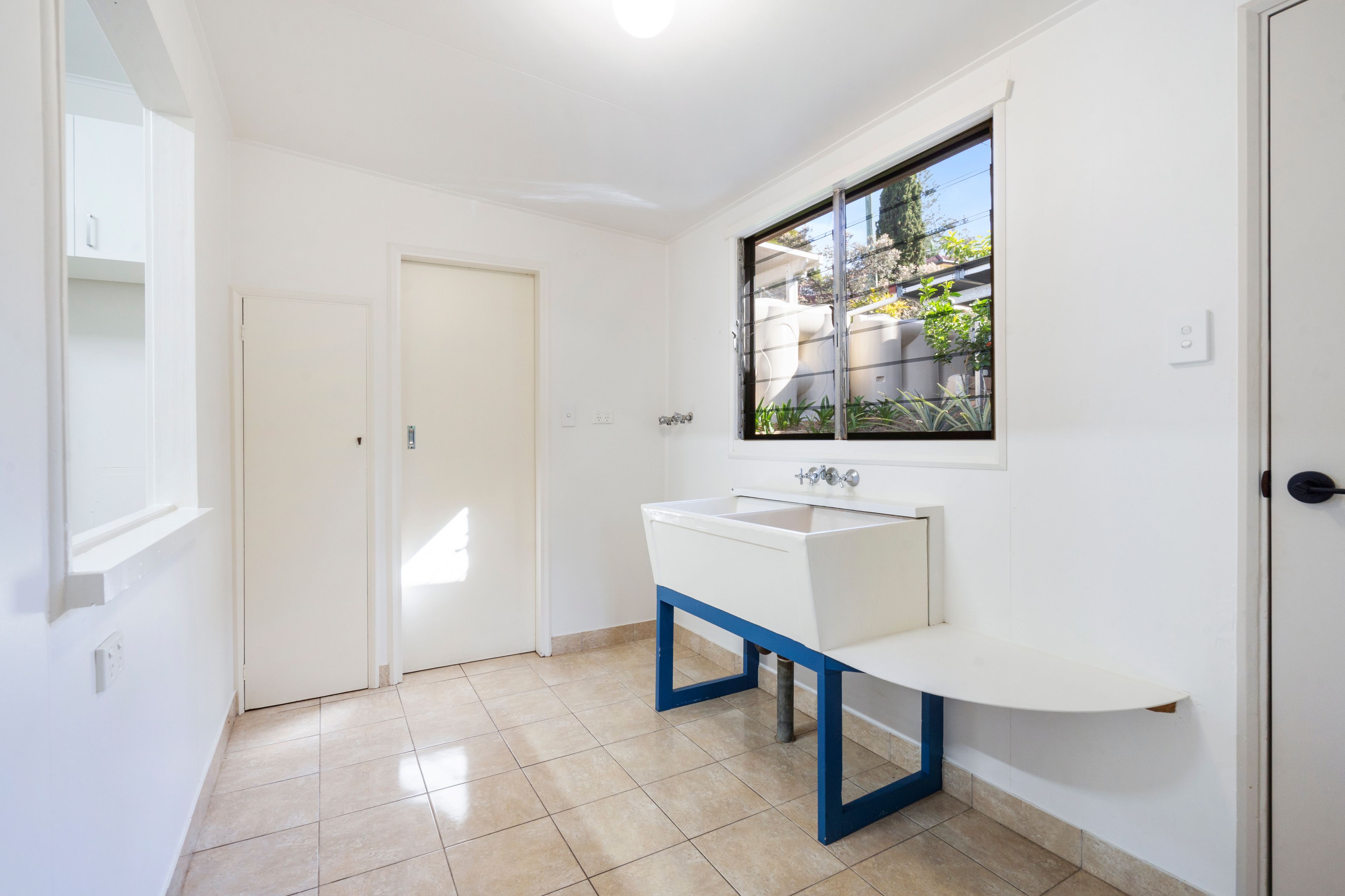 475 Tweed Valley Way — photo 13 of 21