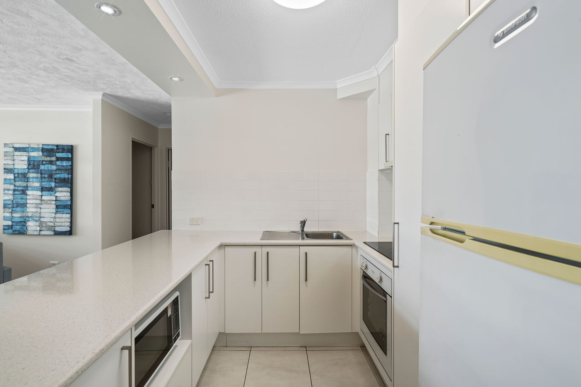 9F/3277 Surfers Paradise Boulevard — photo 3 of 16