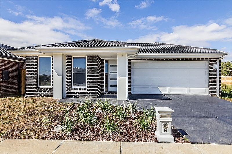 16 Fenway Boulevard — photo from Ray White Cranbourne