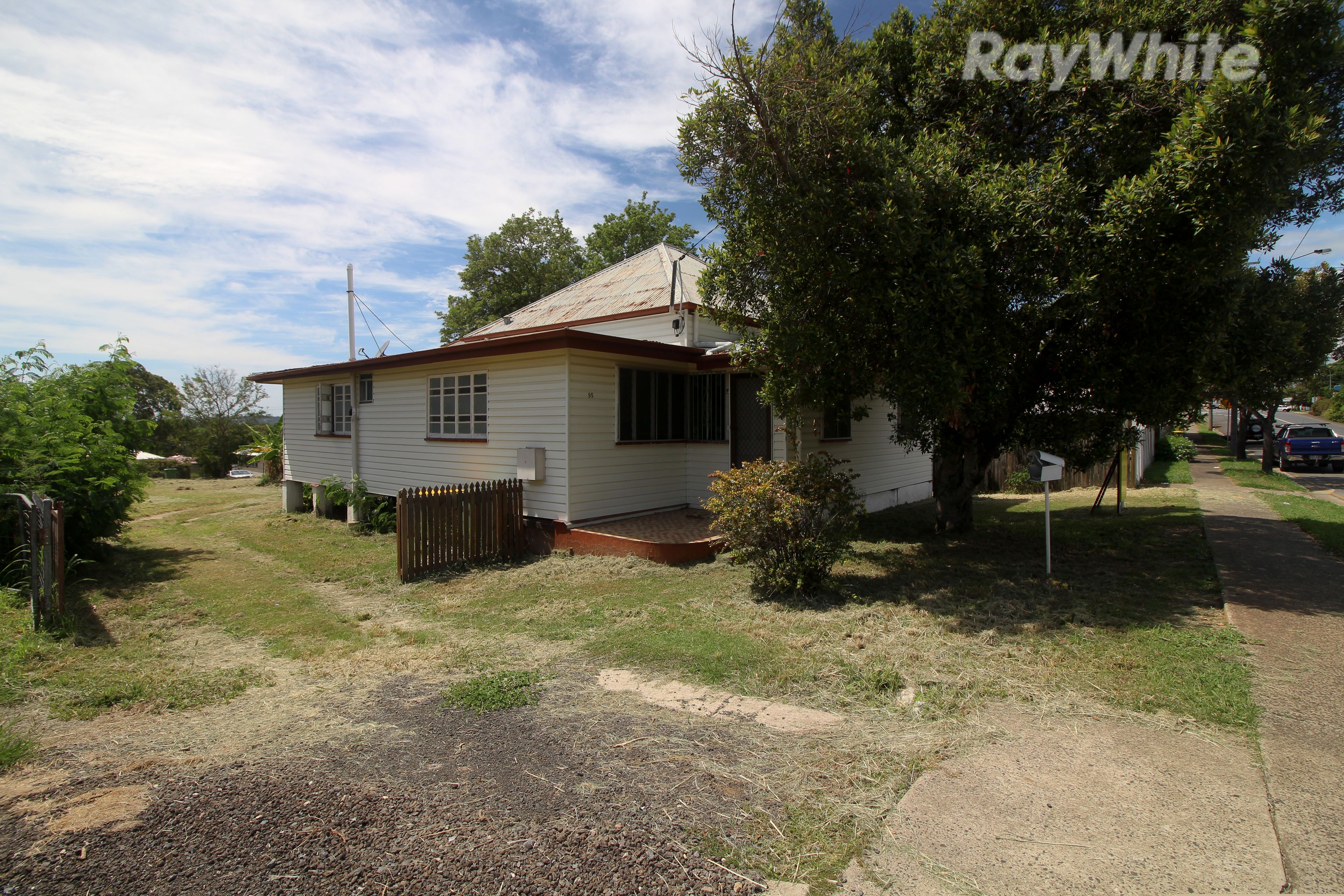 95 Downs Street, North Ipswich, QLD 4305