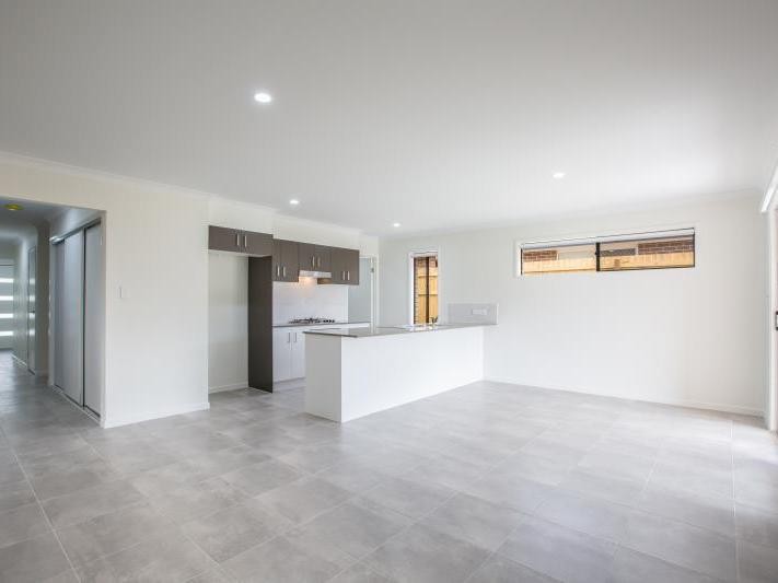 45 Trailblazer Drive, FLAGSTONE, QLD 4280