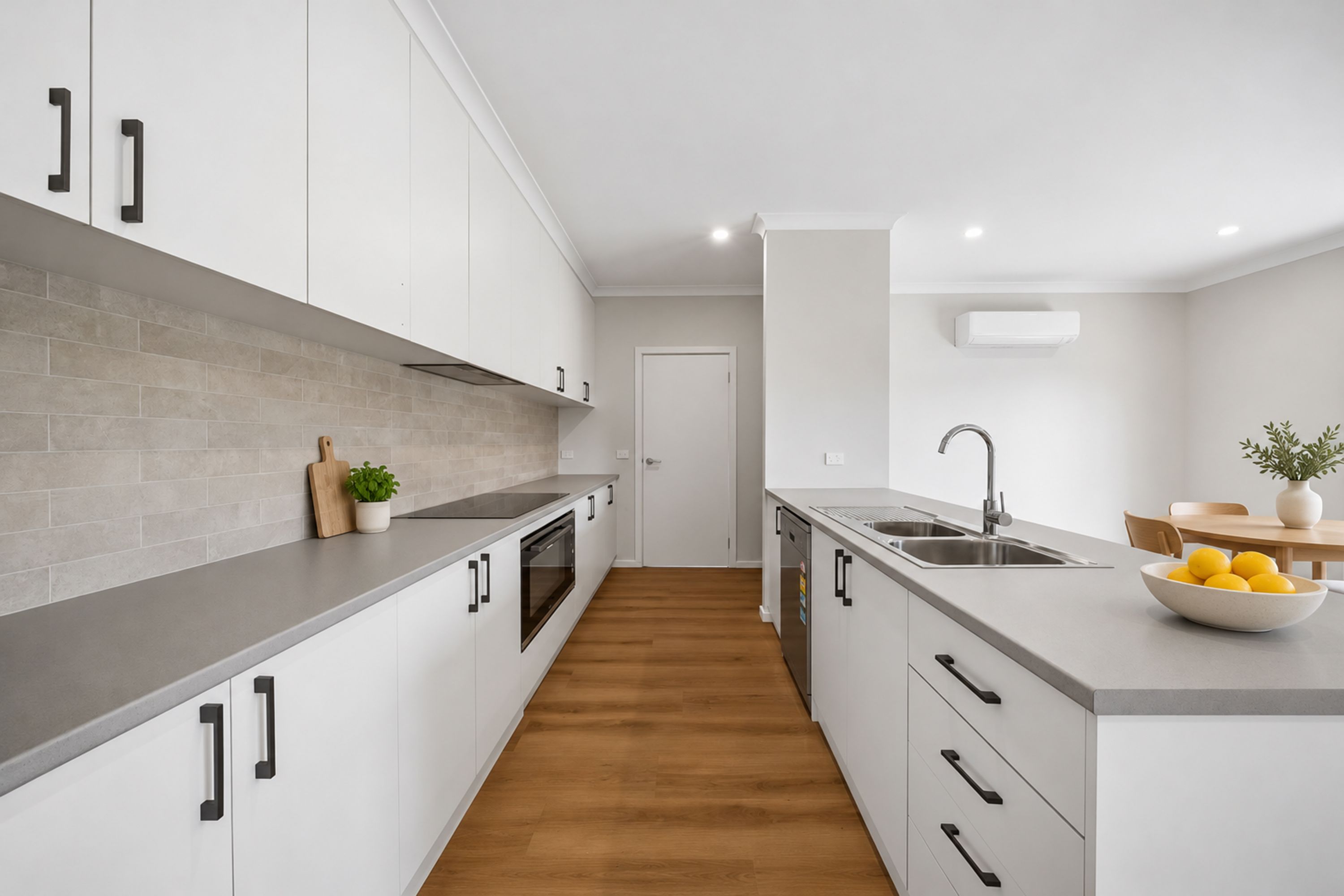 2/10 Phillips Street — photo 4 of 11