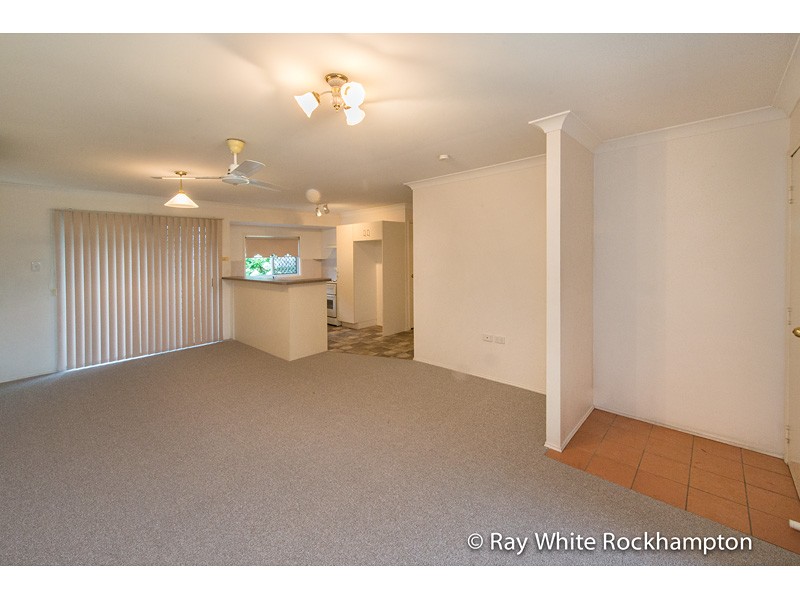 2/100 Victoria Place, Berserker, QLD 4701
