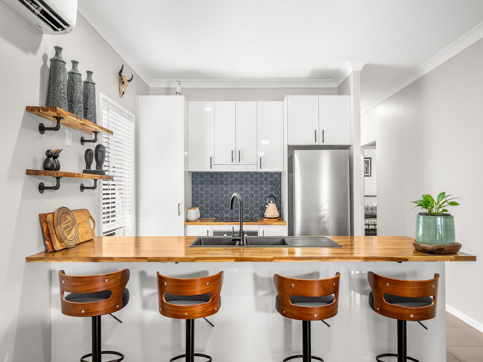 6 Friars Crescent, North Lakes, QLD 4509