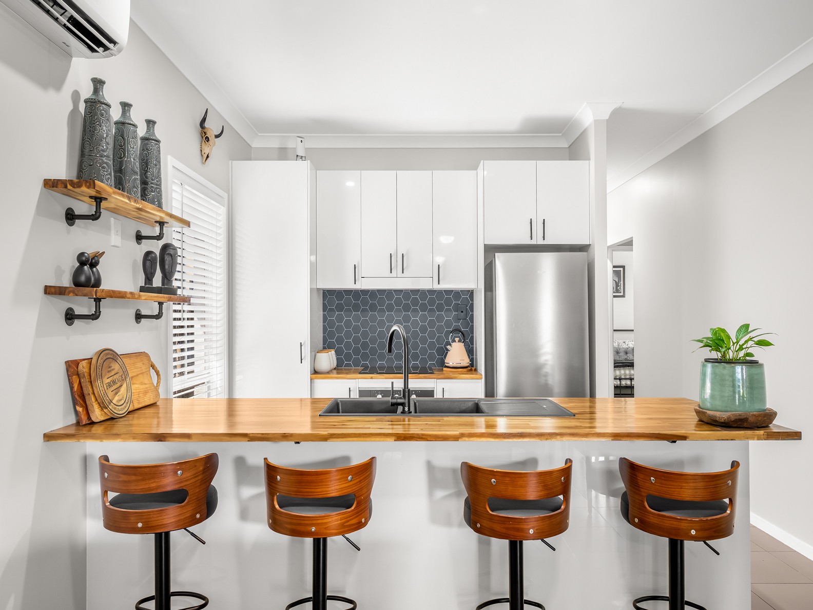 6 Friars Crescent, North Lakes, QLD 4509