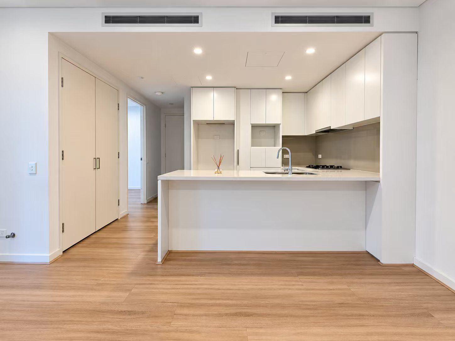 515/2 Peake Avenue — photo from Ray White Everest Group - Green Square