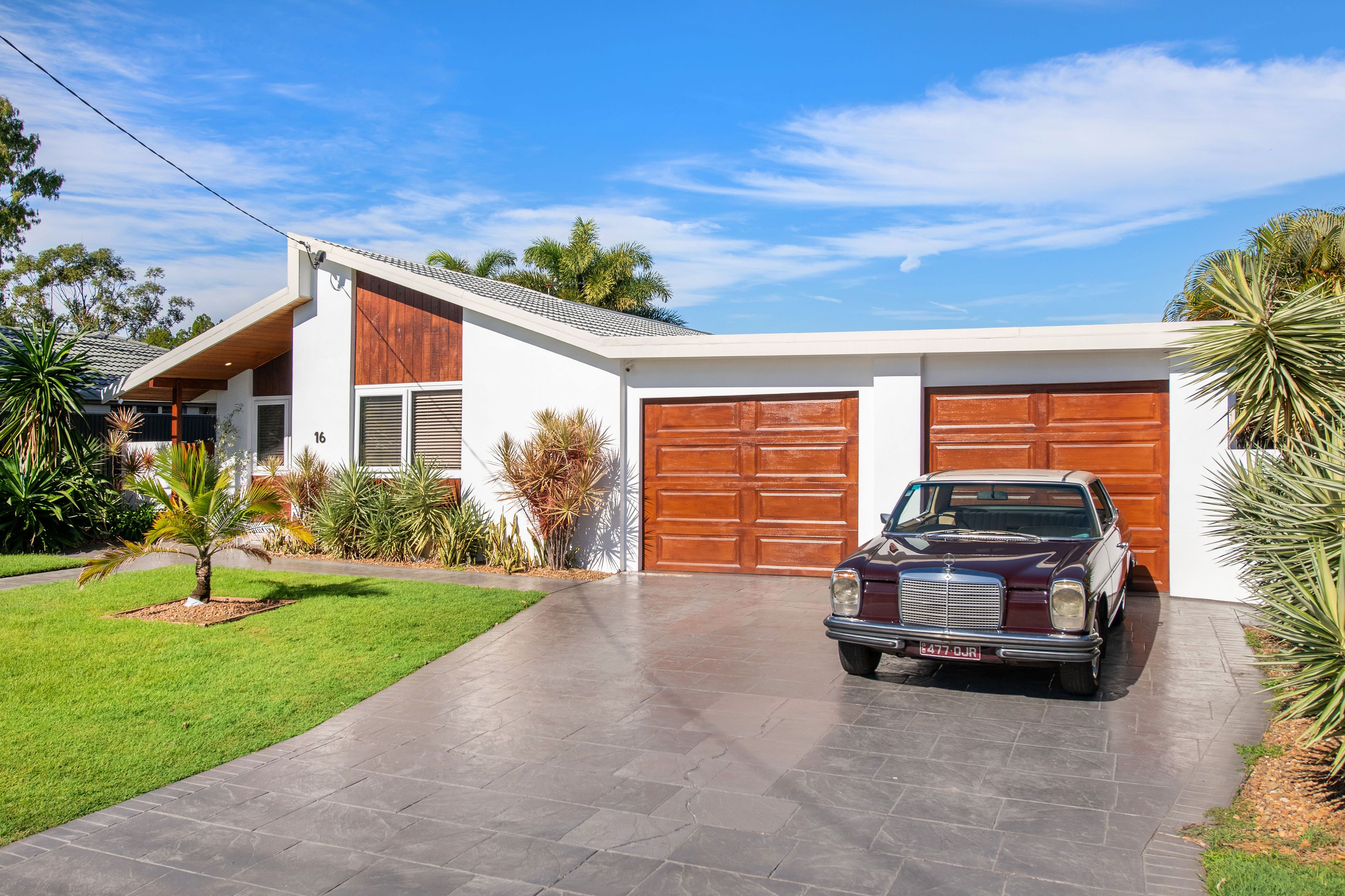 16 Robin Avenue, Paradise Point QLD 4216
