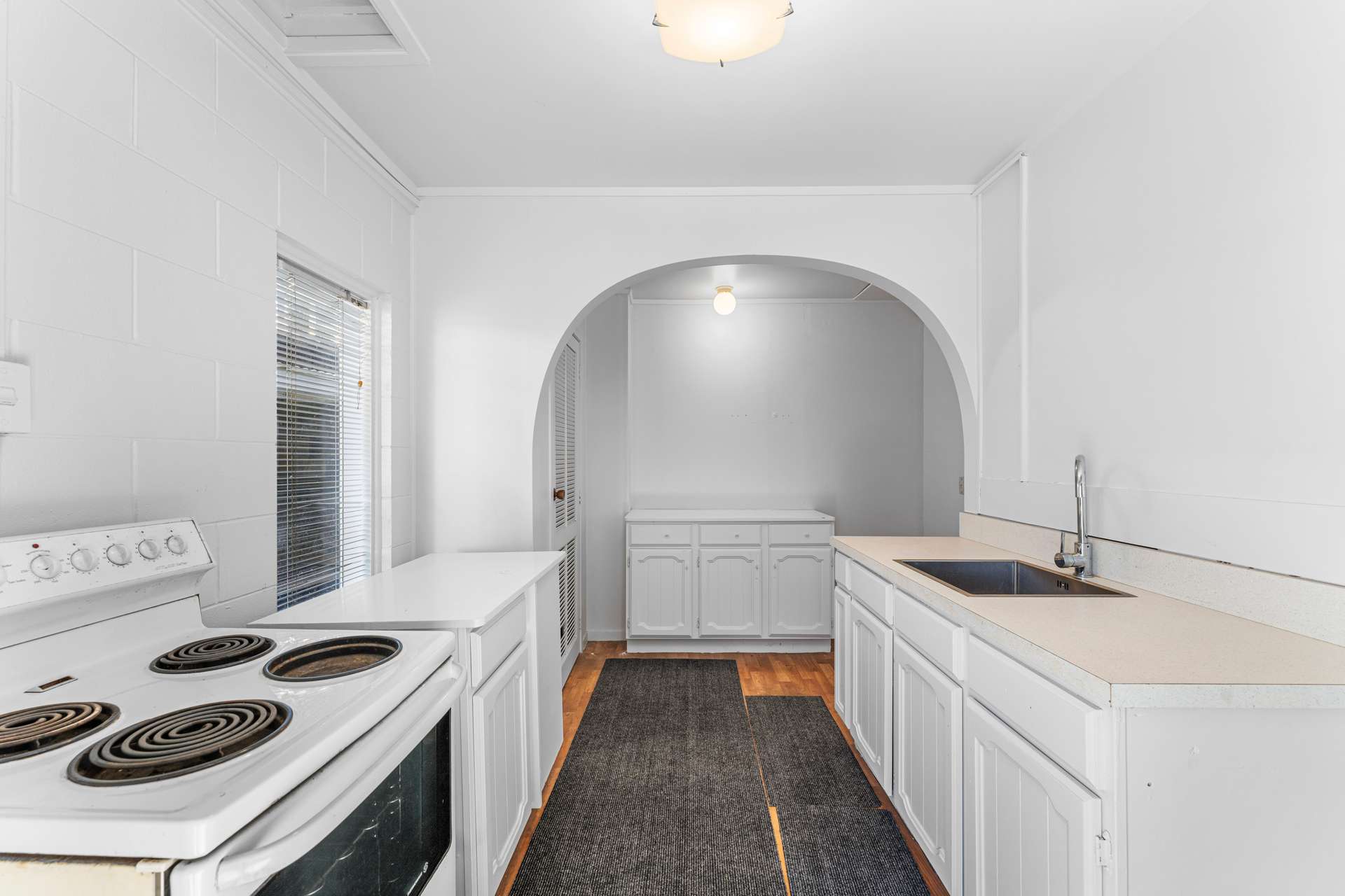 14 Lawrence Crescent photo 4