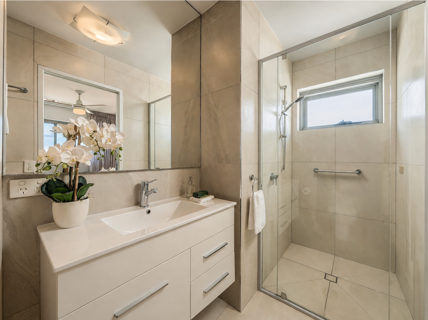 602/4 Maud Street — photo 8 of 12