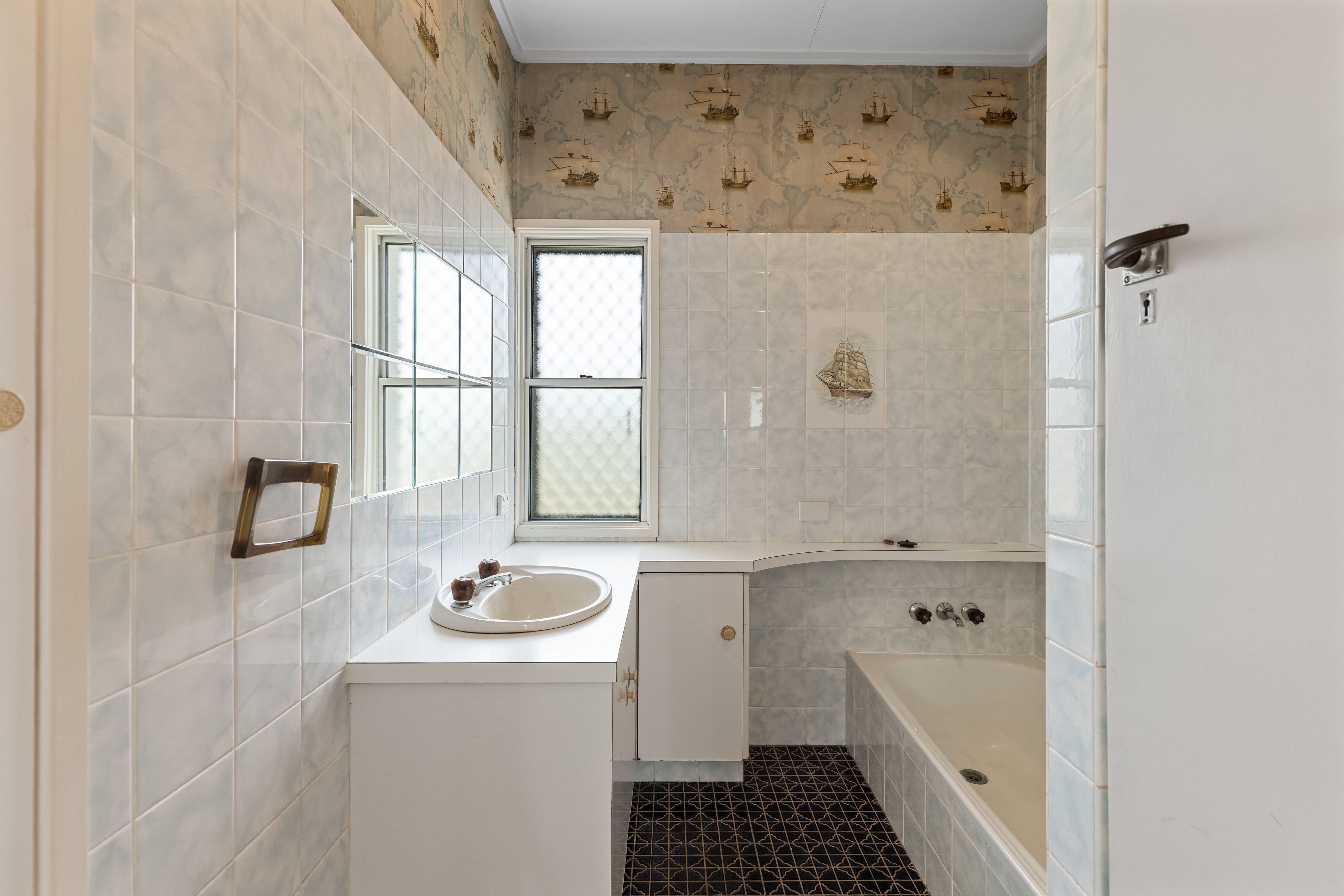 28 Lloyd Street — photo 9 of 10