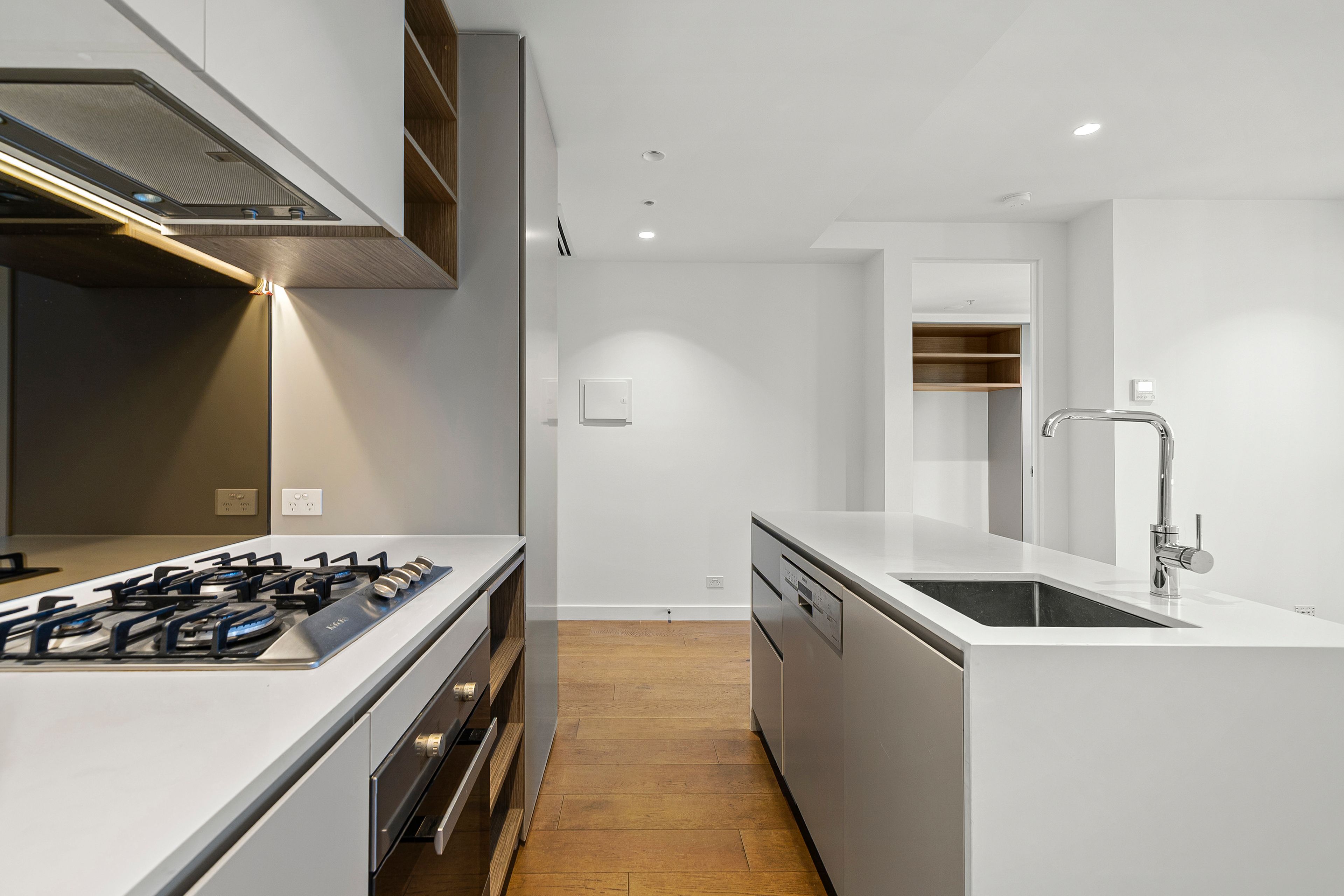 5705/462 Elizabeth Street — photo 6 of 16