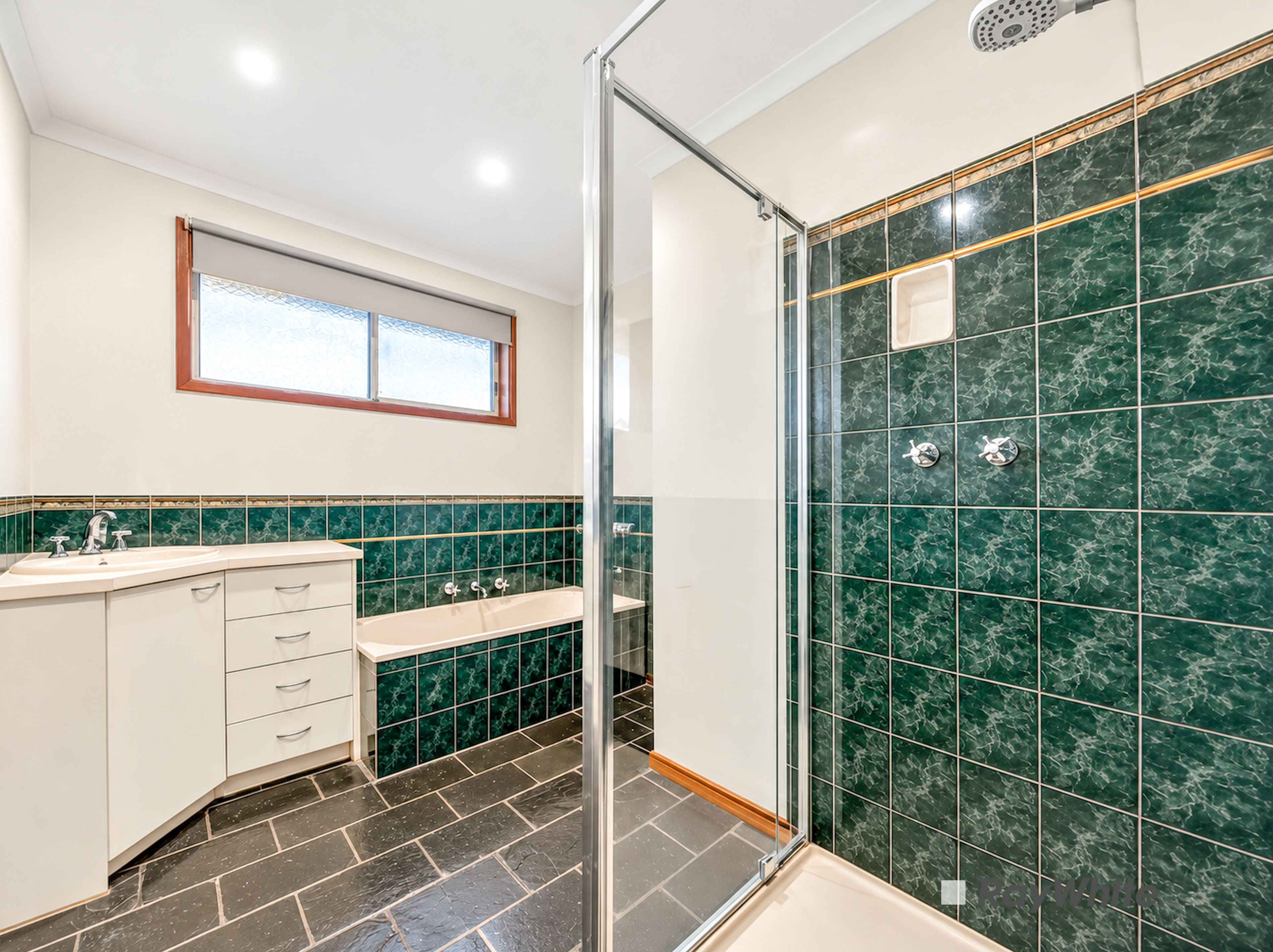 2/11 Jason Place — photo 8 of 15