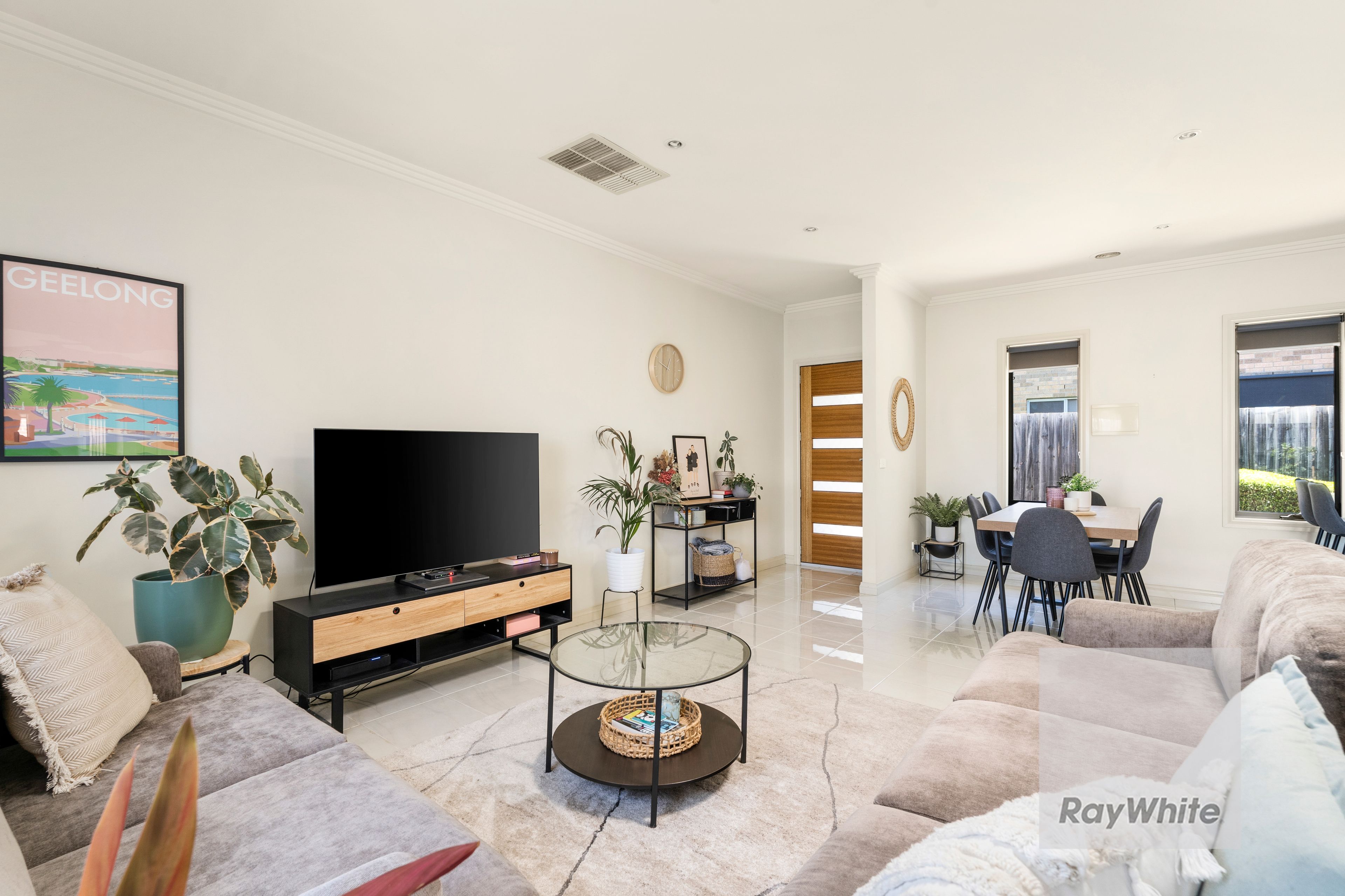 2 Leonie Close, South Morang VIC 3752
