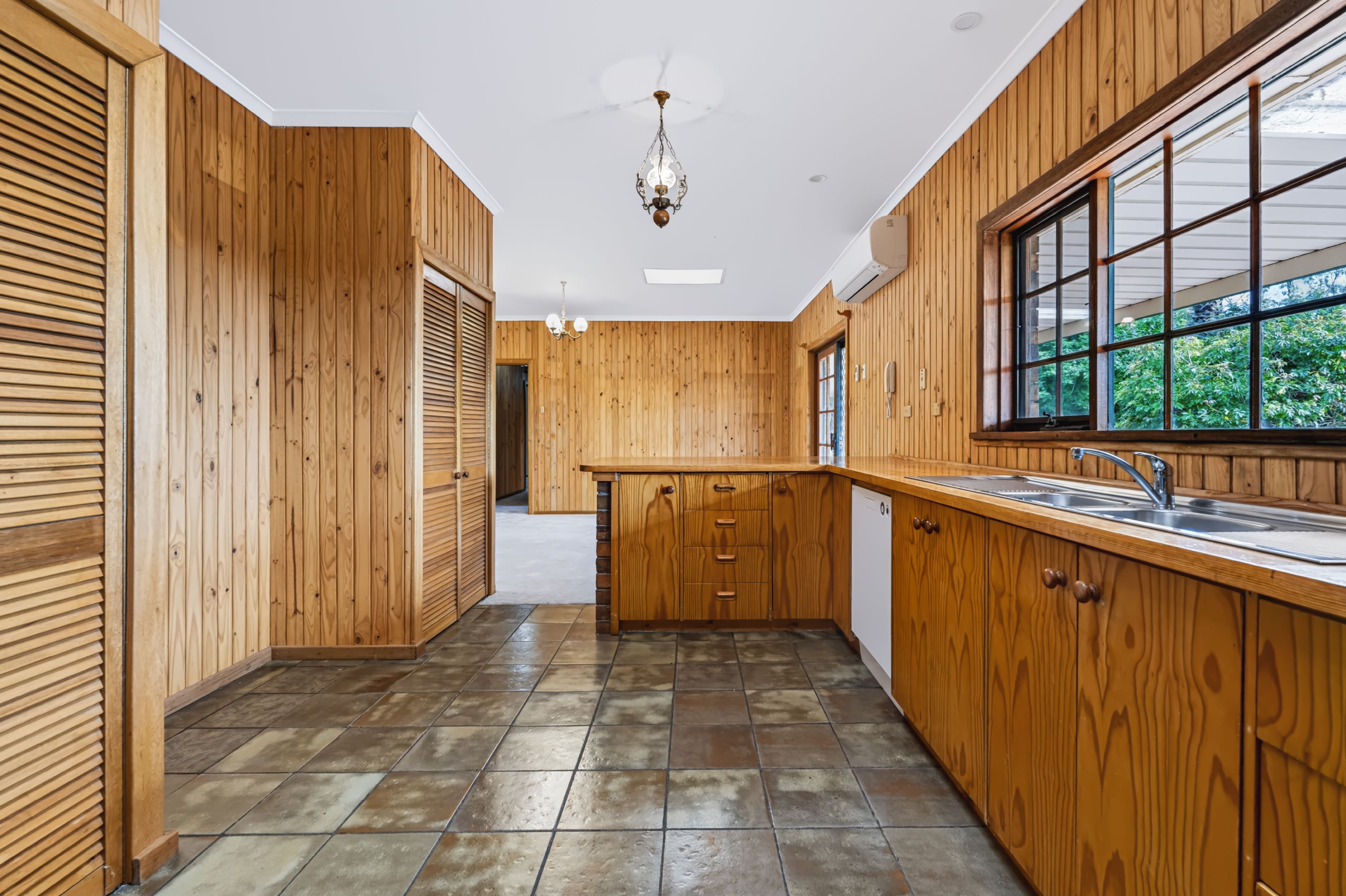 98 Green Valley Drive — photo 8 of 27