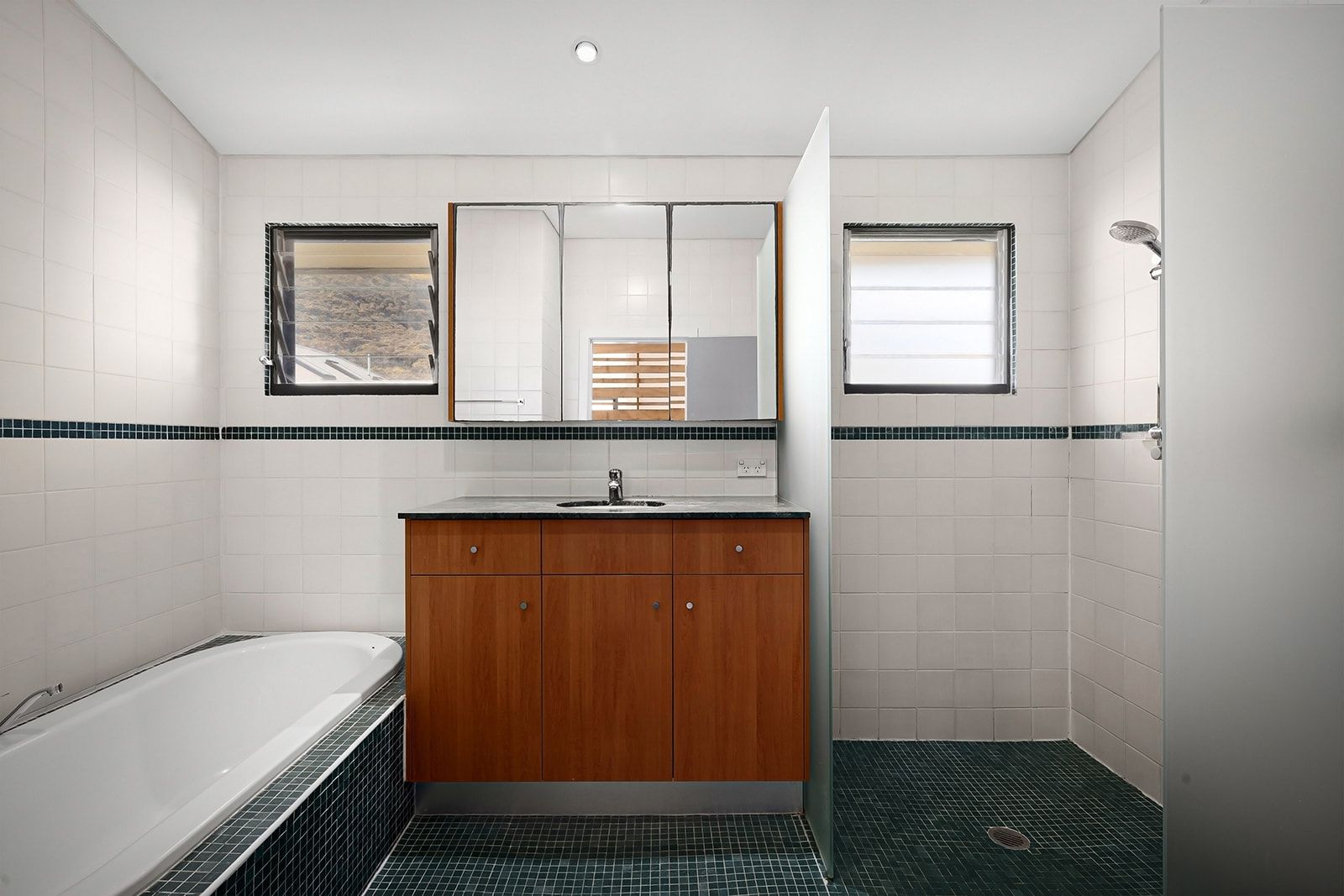 7 Maxwell Crescent — photo 12 of 23