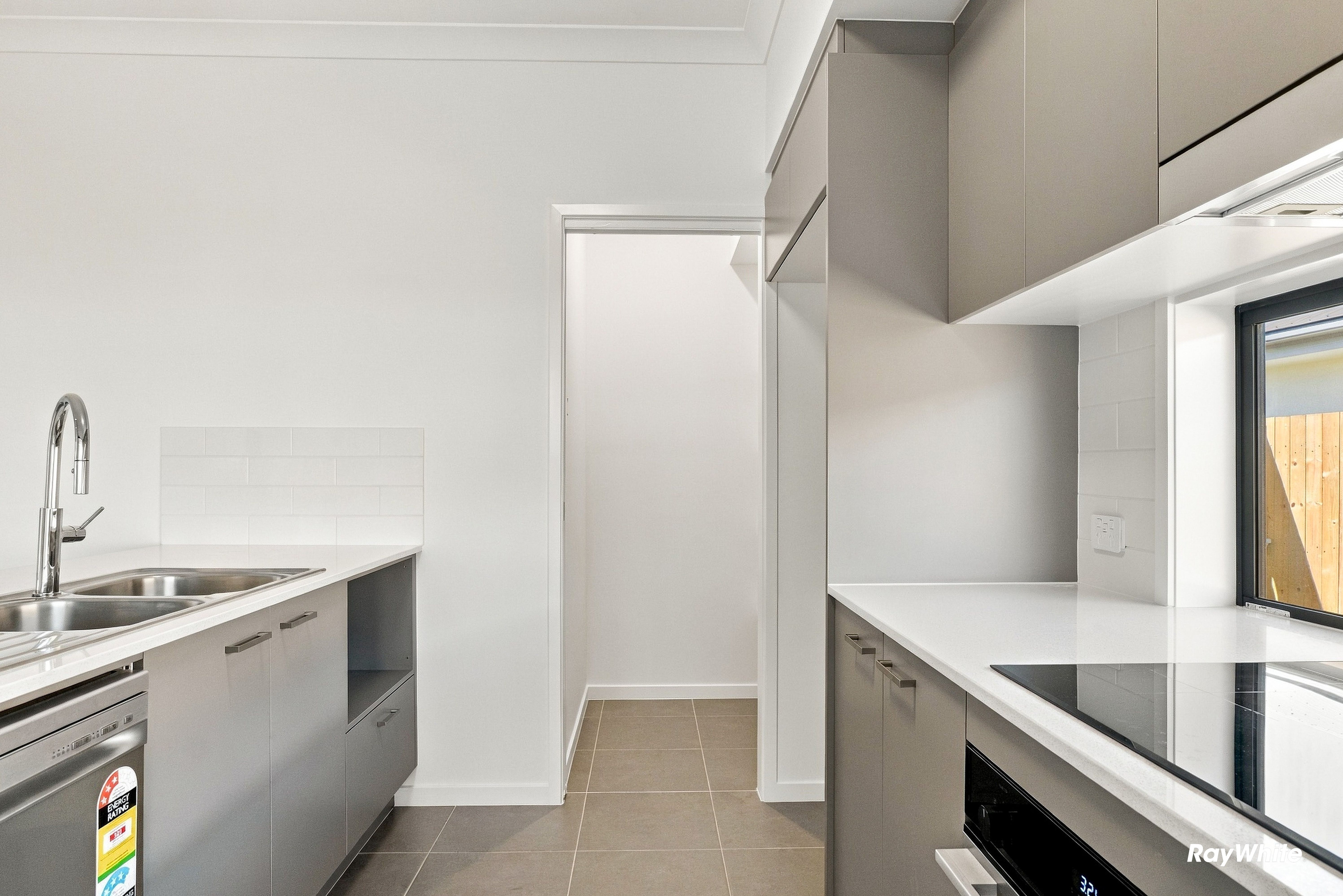 1/55 Wisteria Street — photo 6 of 16