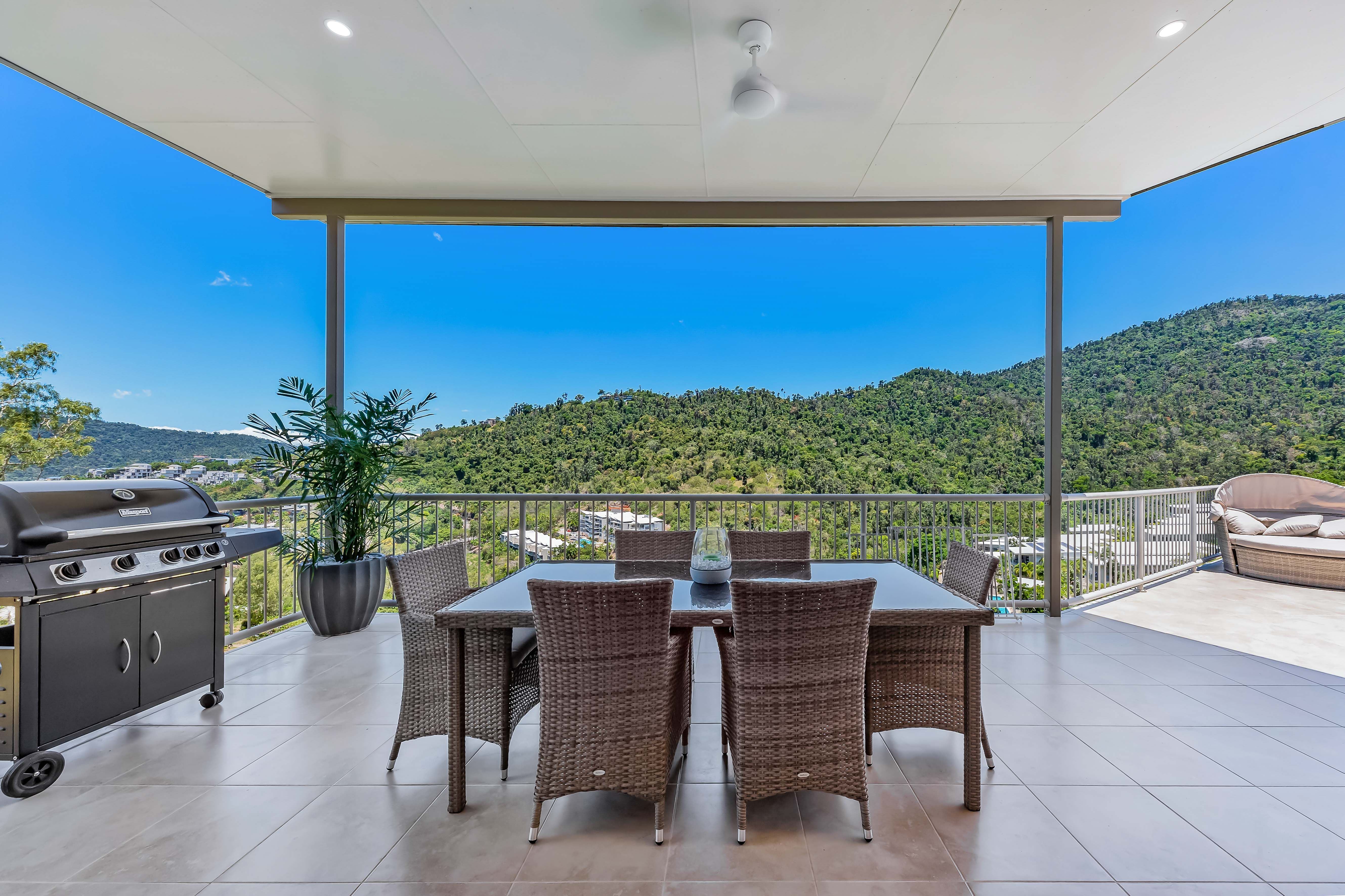 34 Seaview Drive, Airlie Beach QLD 4802