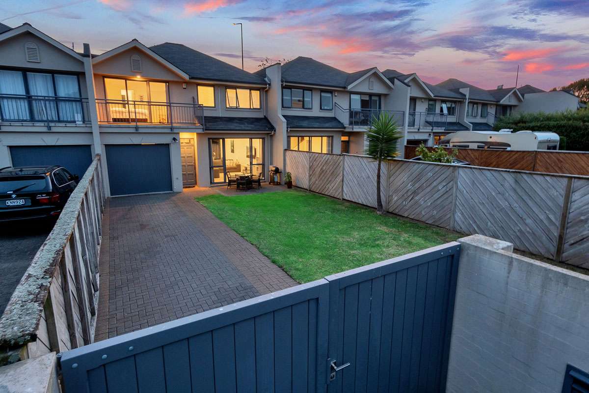 10 Riccarton Way photo 3