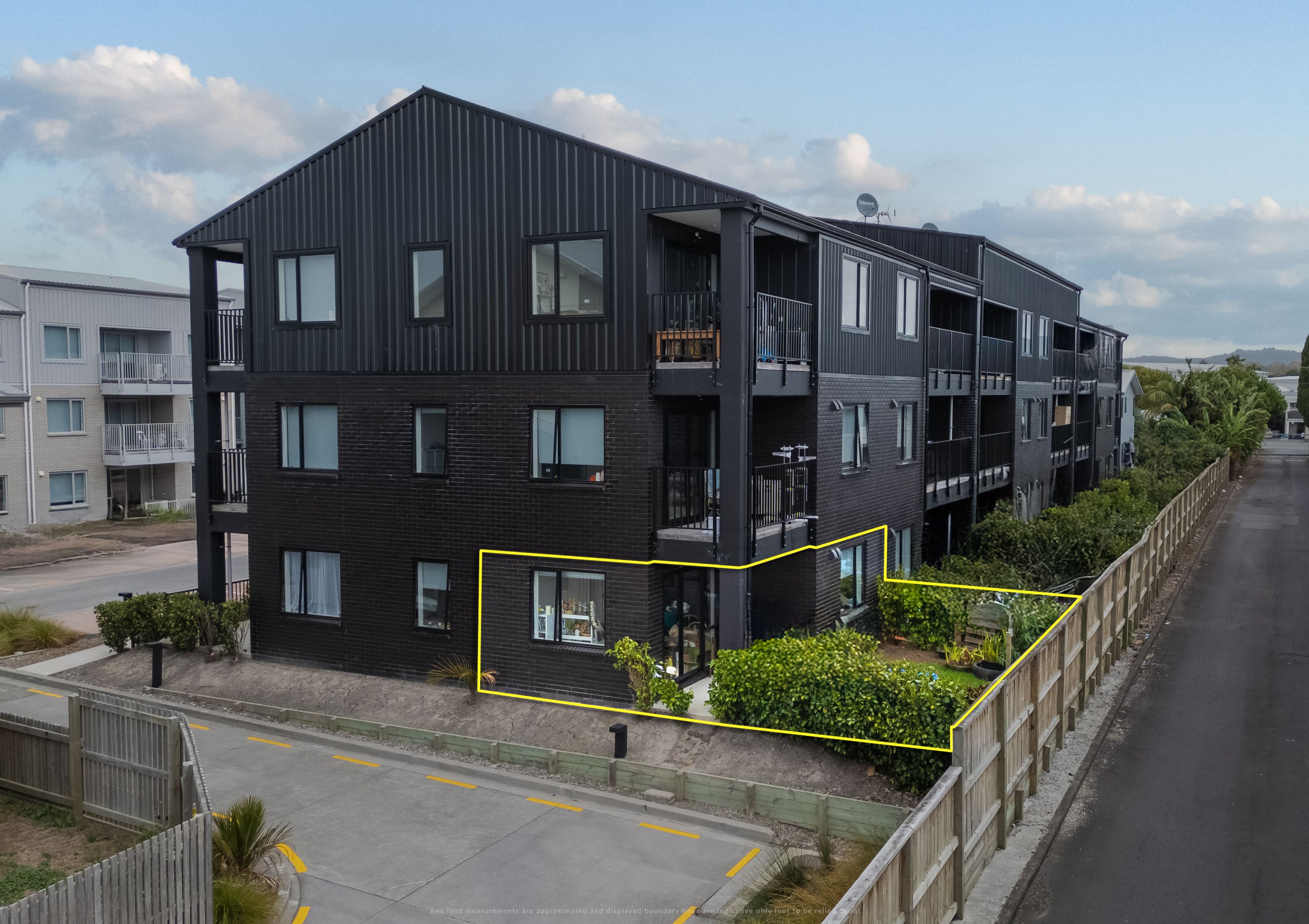 G02/28C Eileen Newey Place, Henderson, Waitakere City