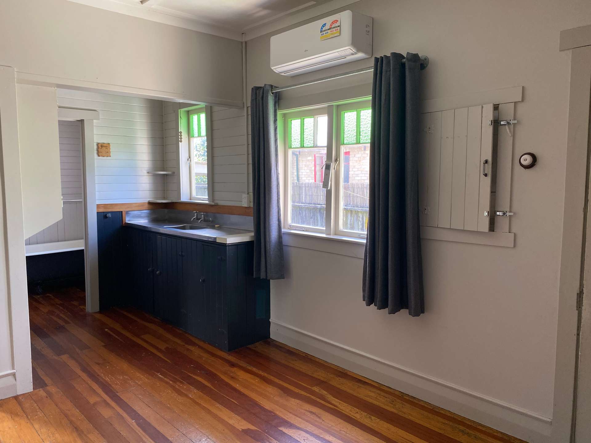 77 Albert Street photo 1