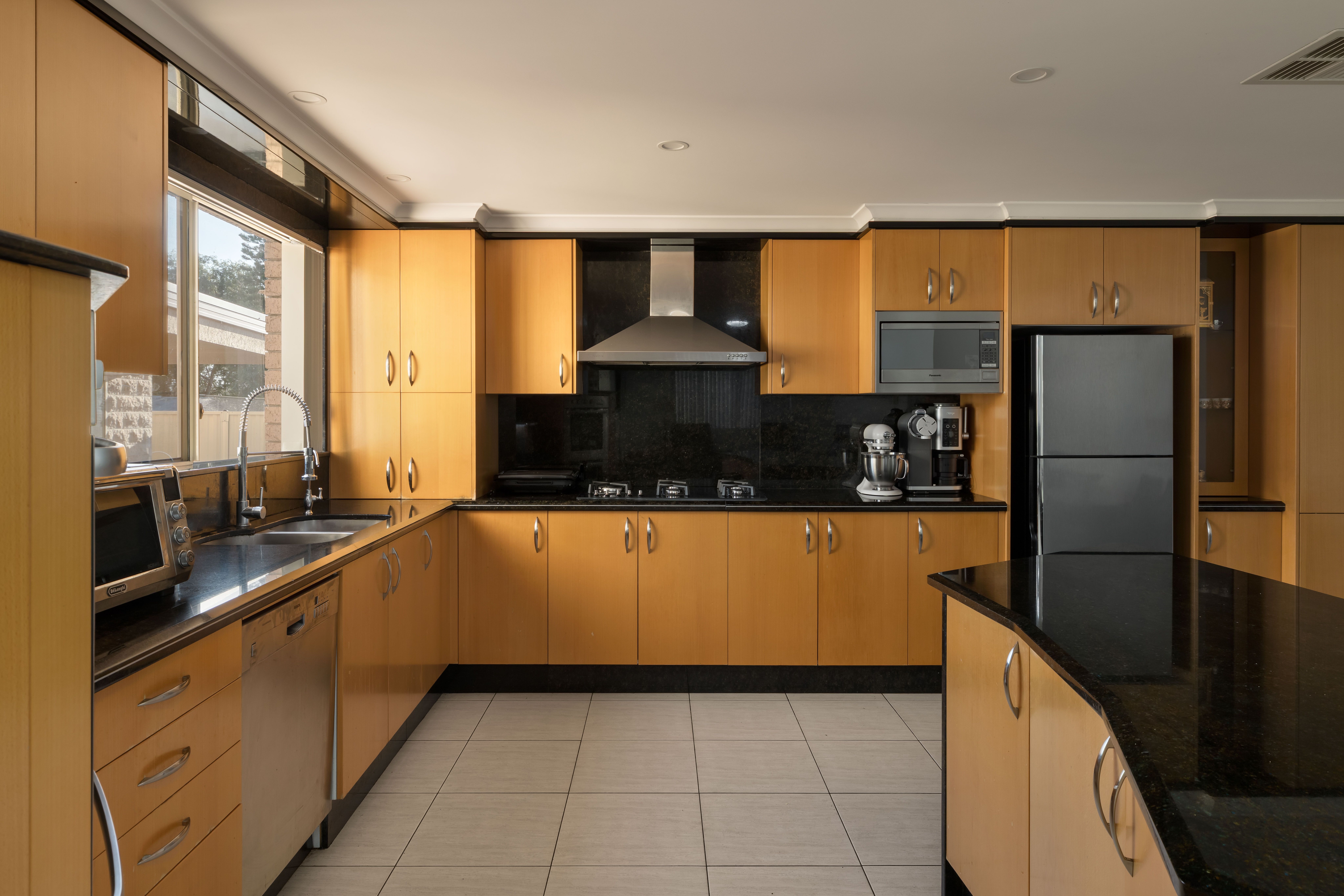 71 Whitaker Street — photo 9 of 18