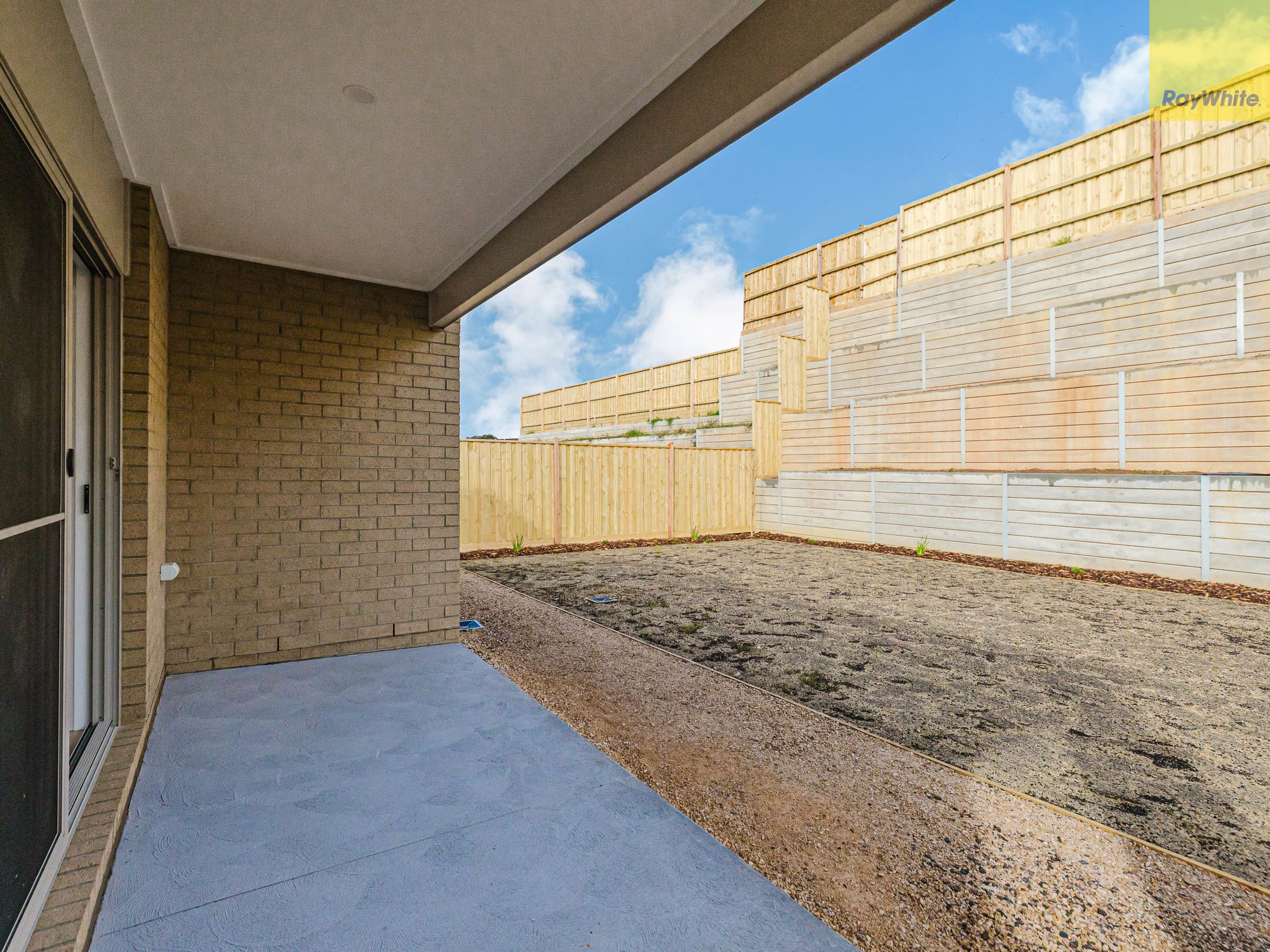 8 Valda Crescent — photo 13 of 14