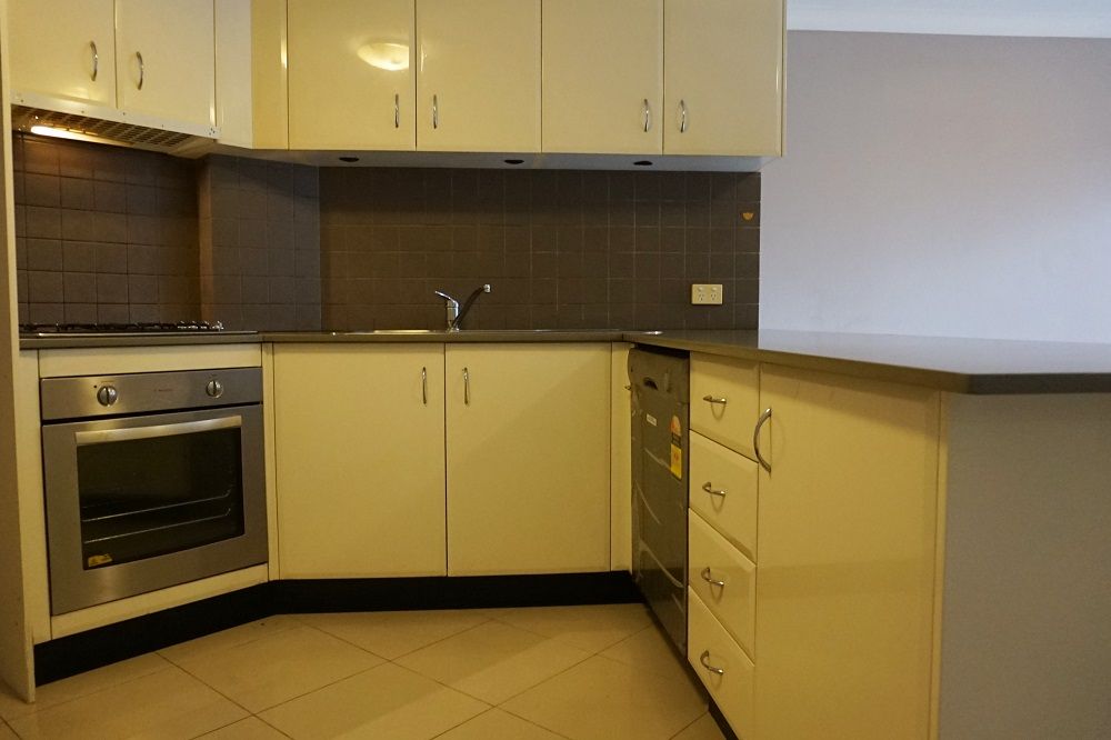 18/41 Woodhouse Drive, Ambarvale, NSW 2560