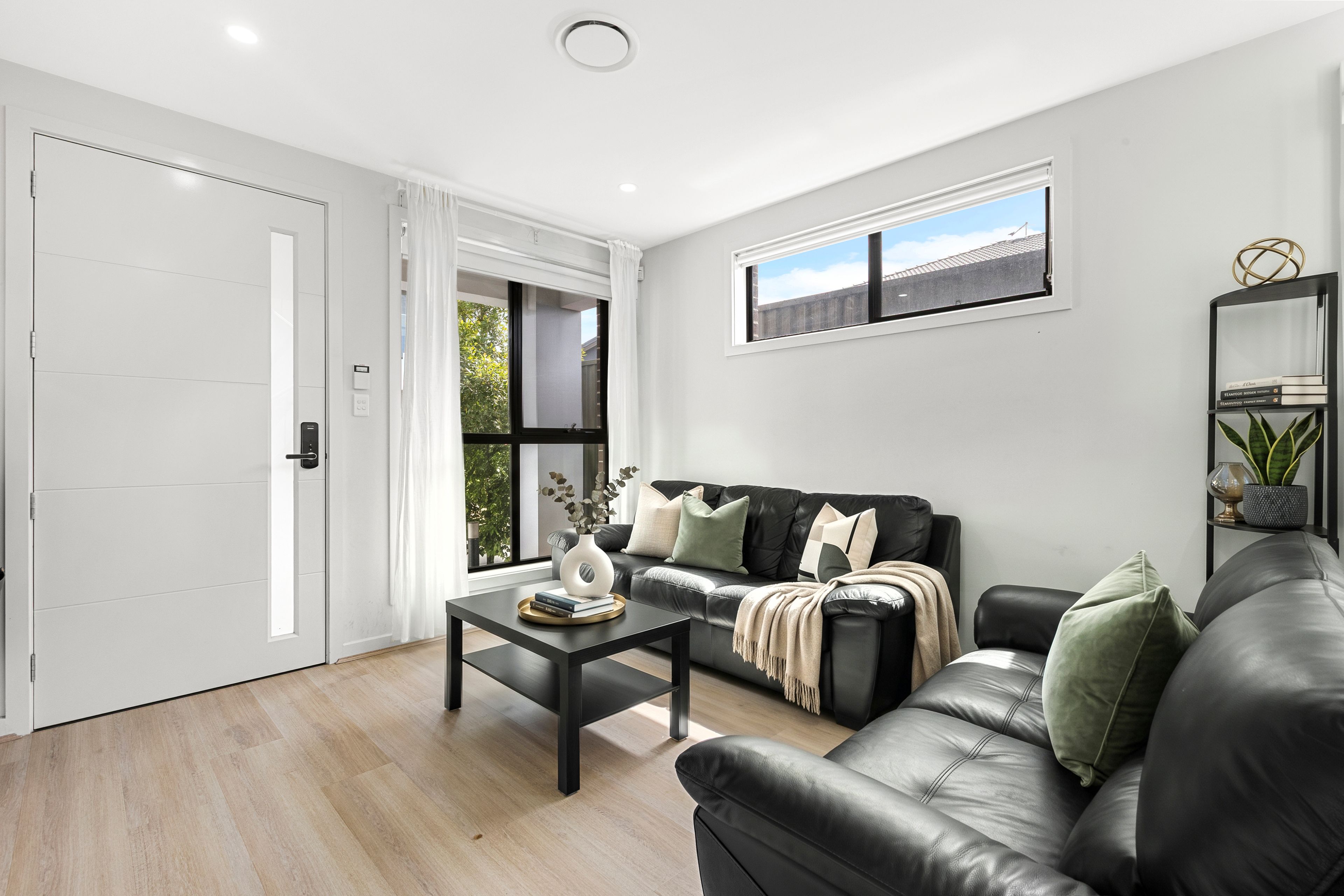 A Stylish Family Retreat Within 2 Minutes Walking Distance to Yarra Park Playground | Within Schofields Public School Catchment! — photo 3 of 17