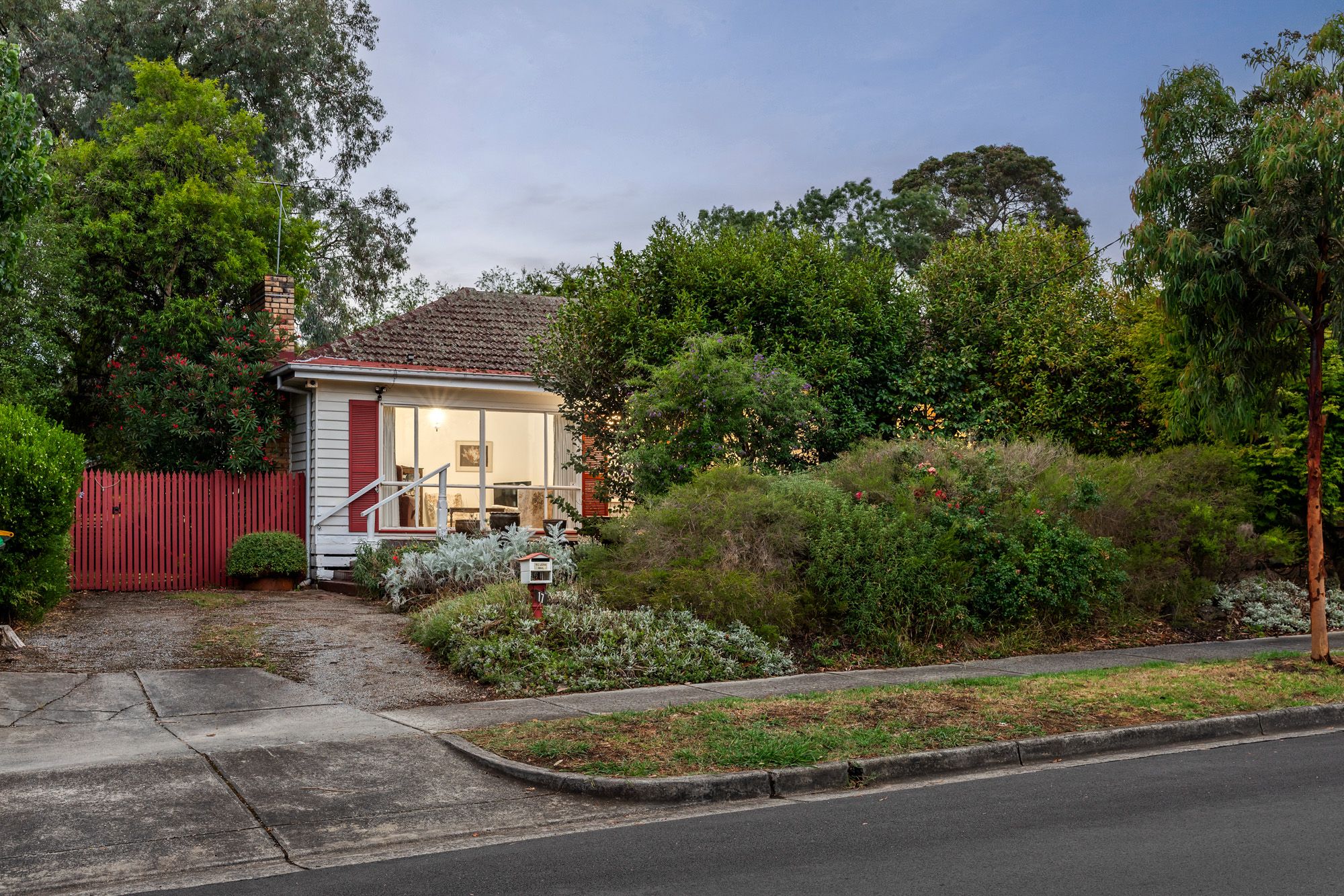 17 Canora Street, Blackburn South VIC 3130