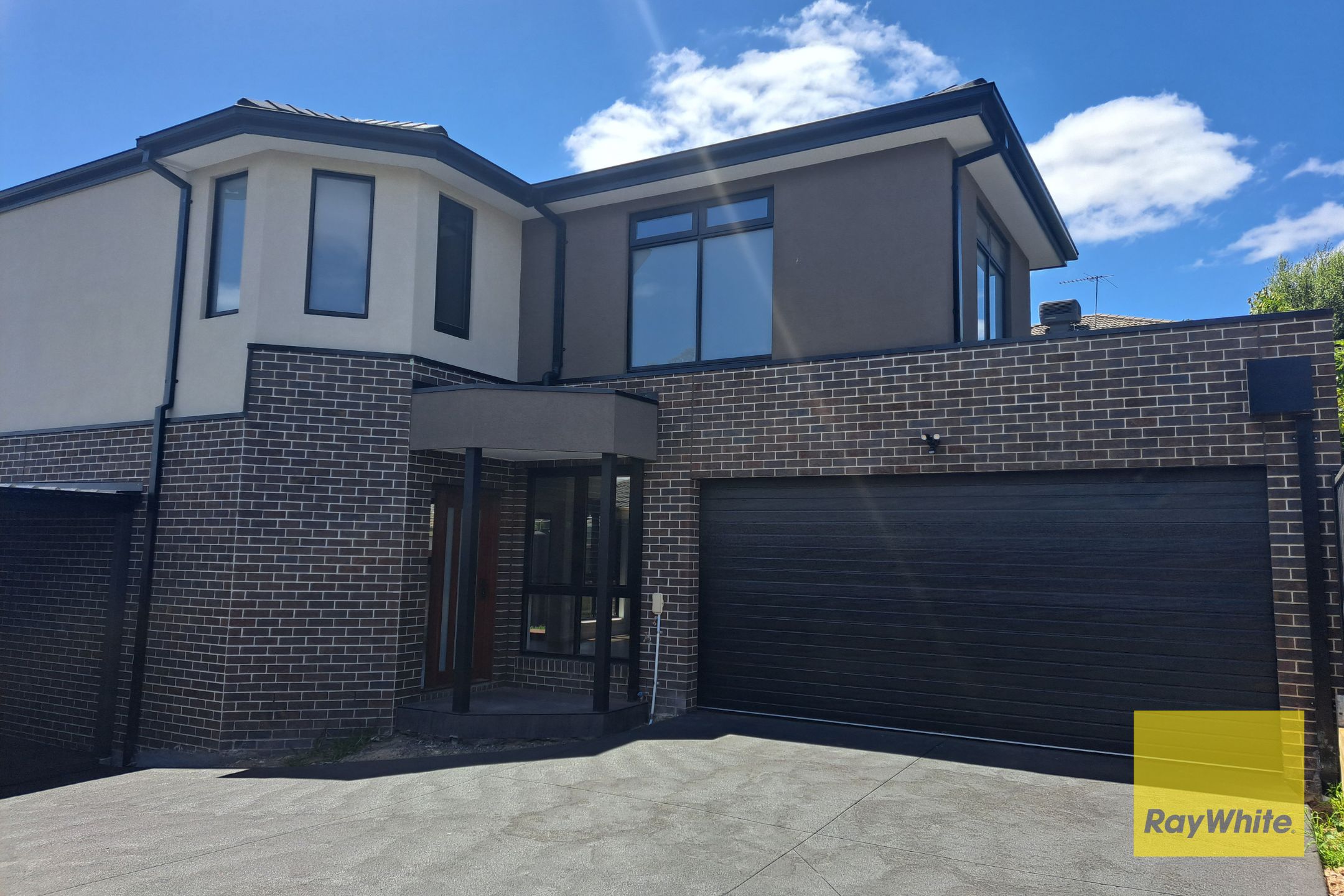 2/44 Monteith Crescent, Endeavour Hills, VIC 3802