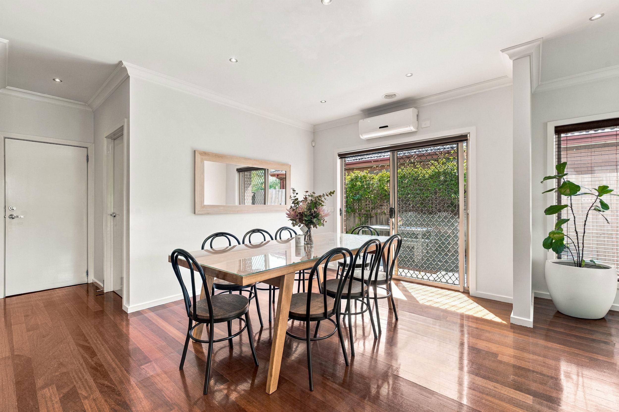 1/6 Merrilands Road — photo 5 of 12