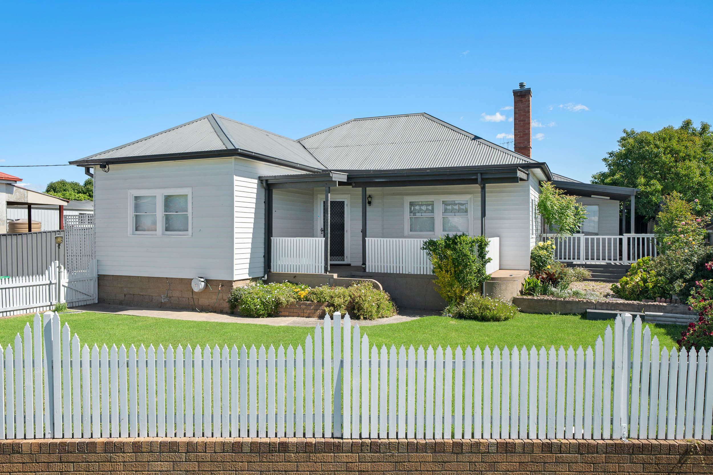 22 Elizabeth Street — photo from Ray White Goulburn