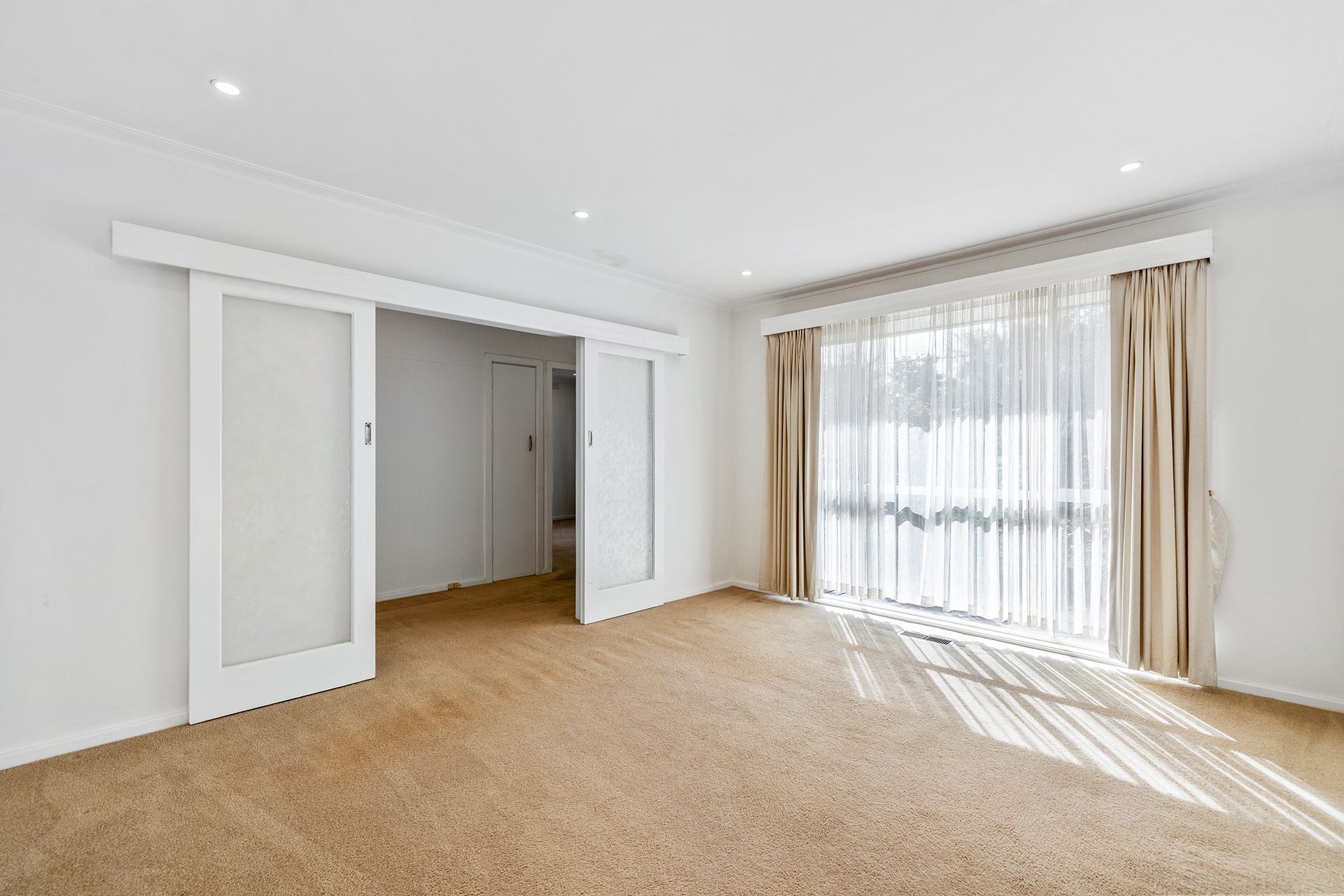 4 Adrian Avenue — photo 4 of 10